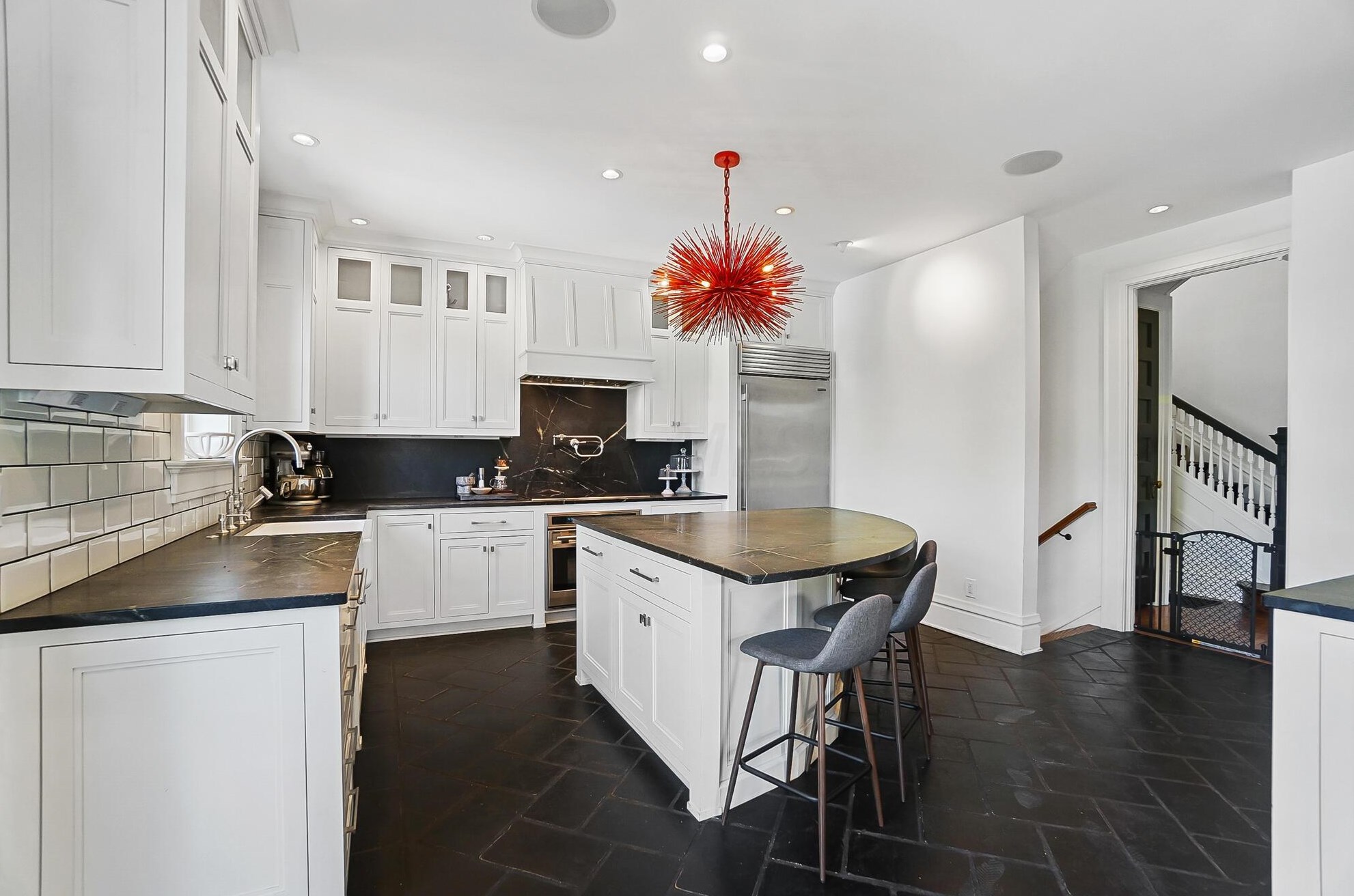 158 Buttles Ave, Columbus OH 43215-1402 exterior