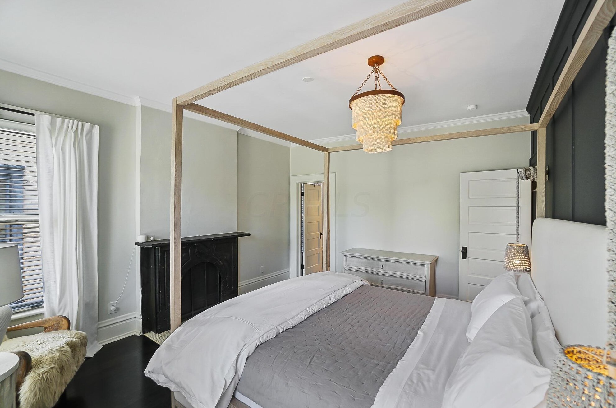 158 Buttles Ave, Columbus OH 43215-1402 exterior