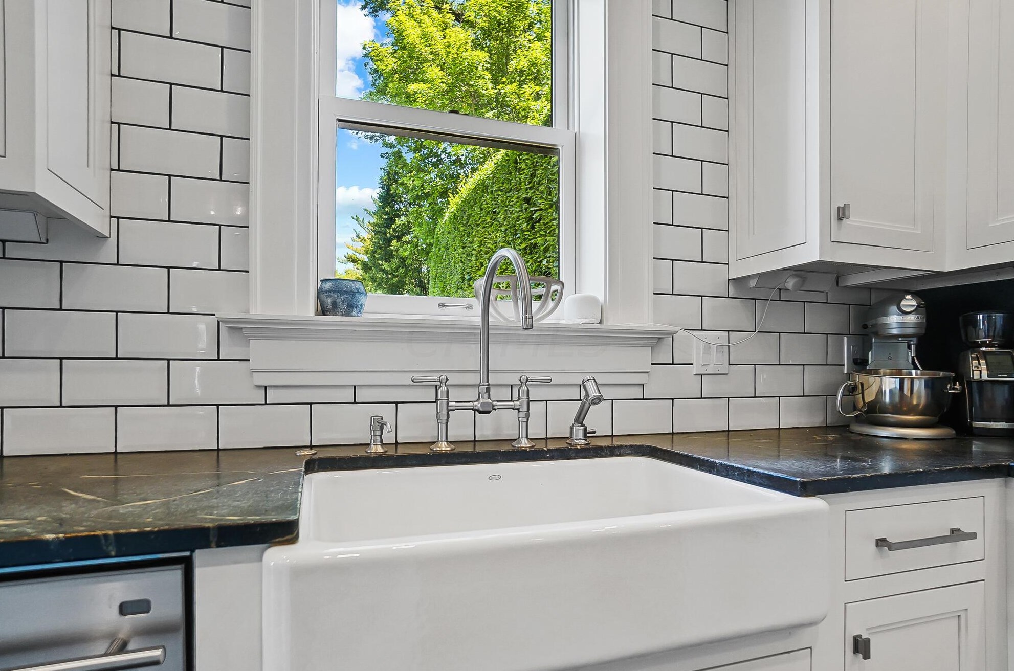 158 Buttles Ave, Columbus OH 43215-1402 exterior