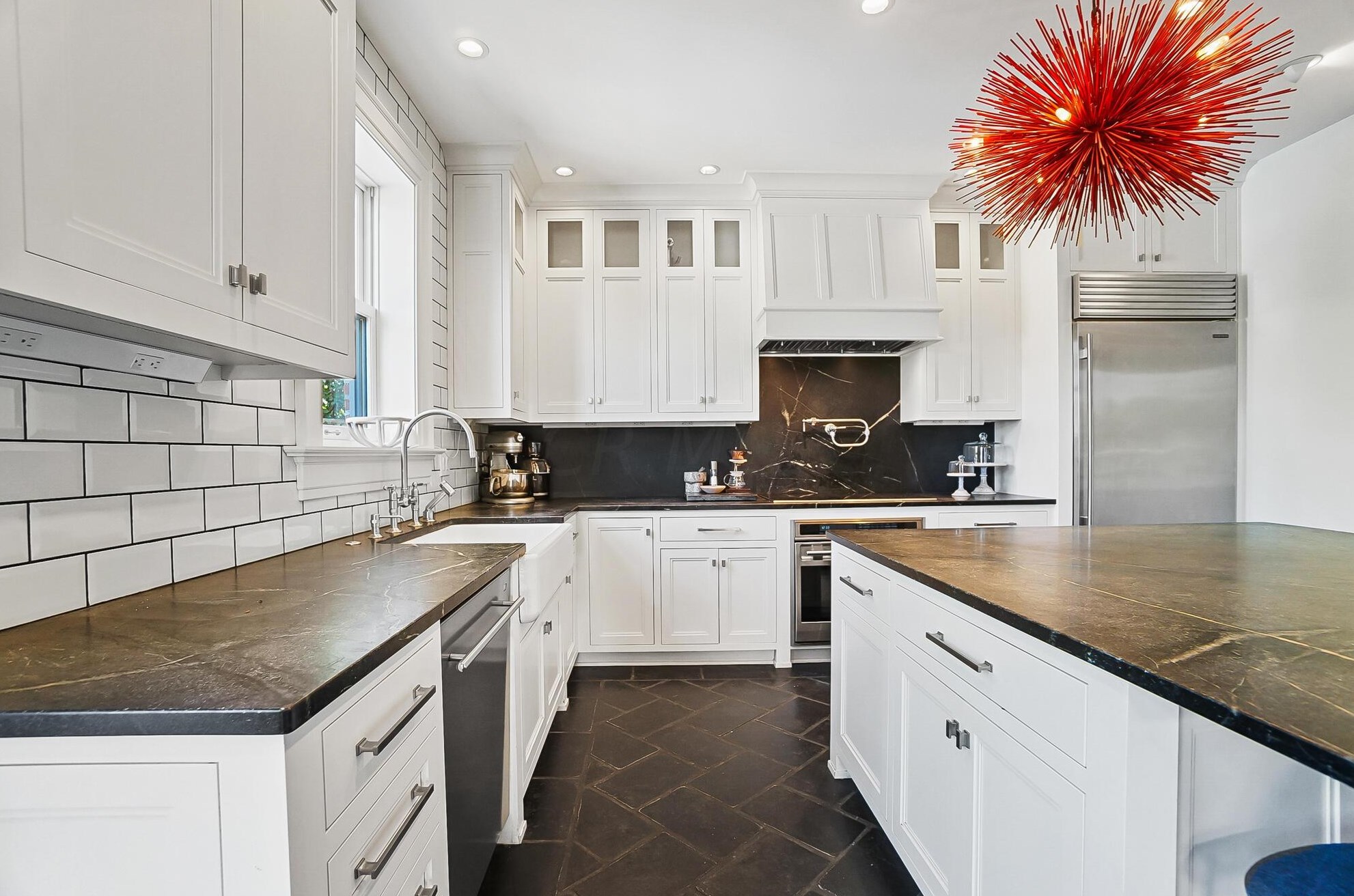 158 Buttles Ave, Columbus OH 43215-1402 exterior