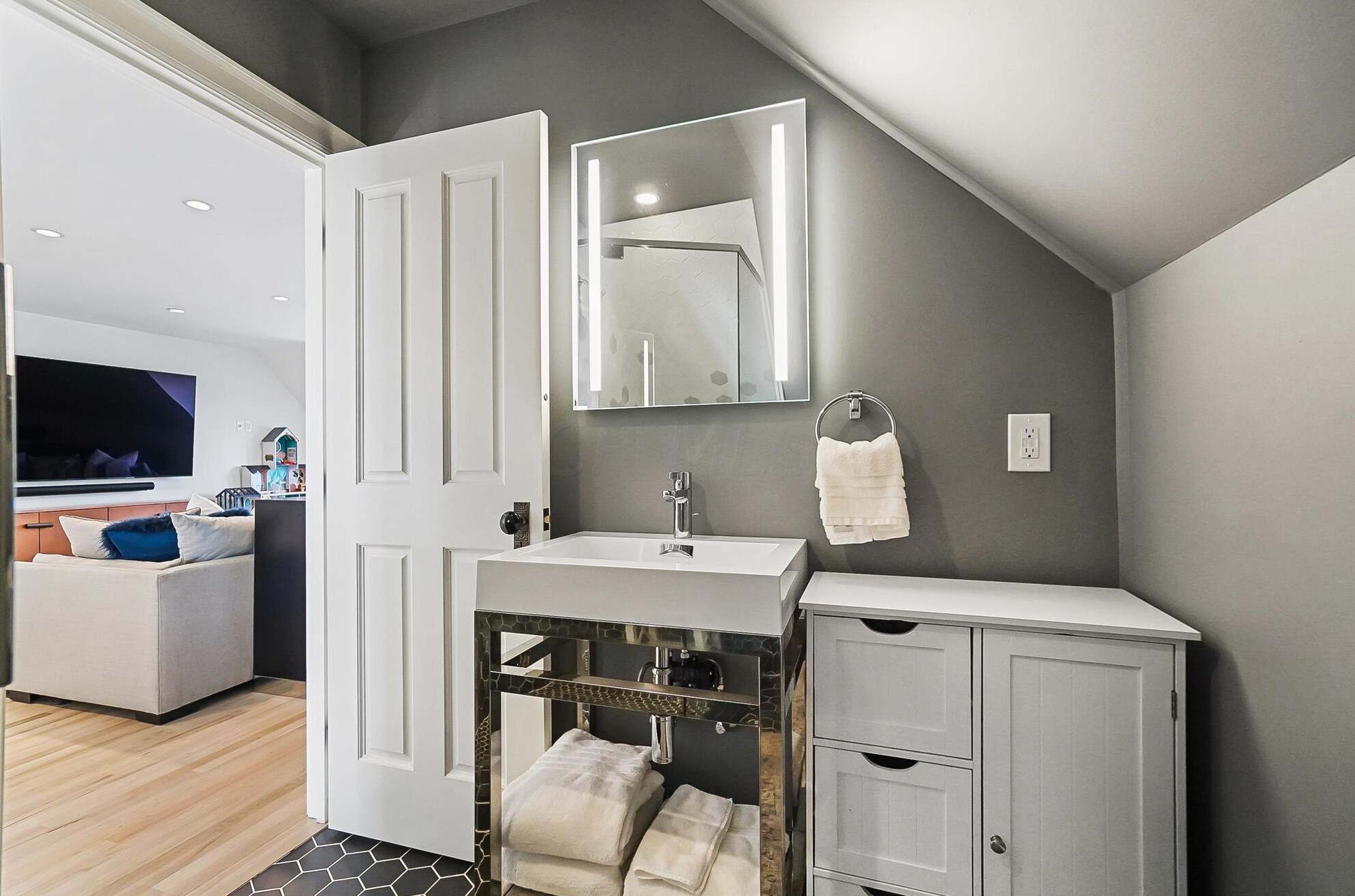 158 Buttles Ave, Columbus OH 43215-1402 exterior