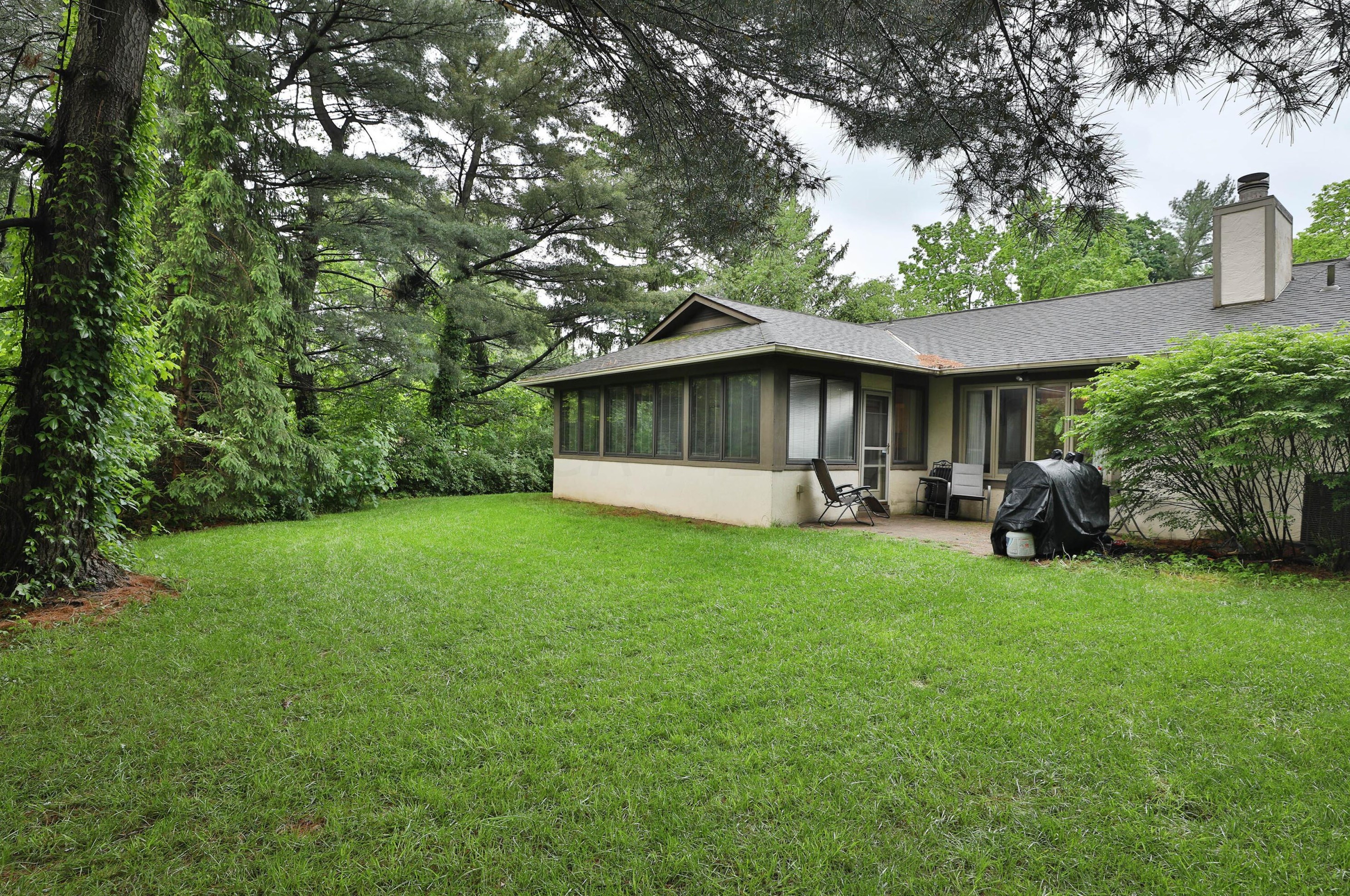 50 Walcreek Dr, Columbus OH  43230-2182 exterior