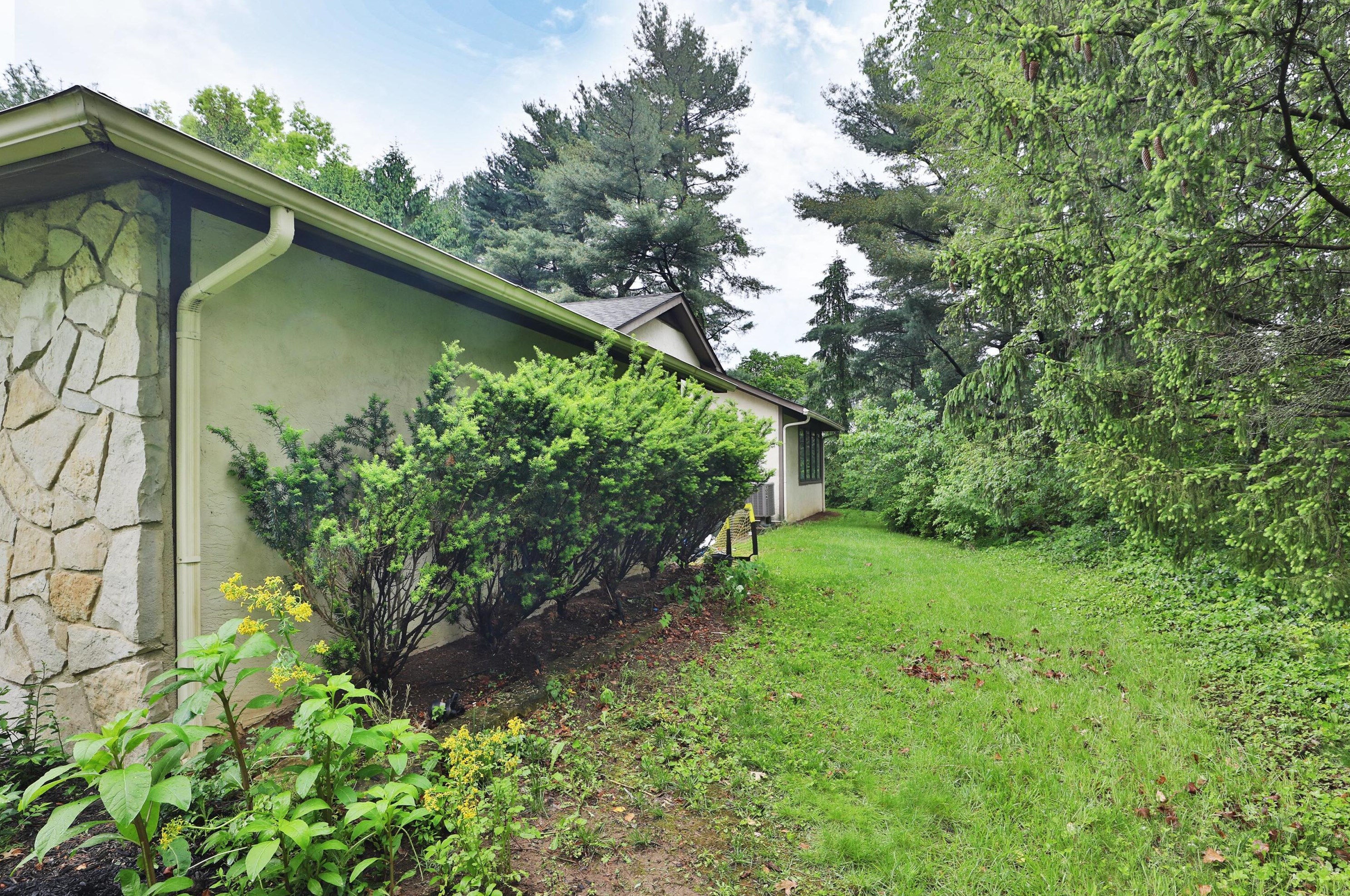 50 Walcreek Dr, Columbus OH  43230-2182 exterior