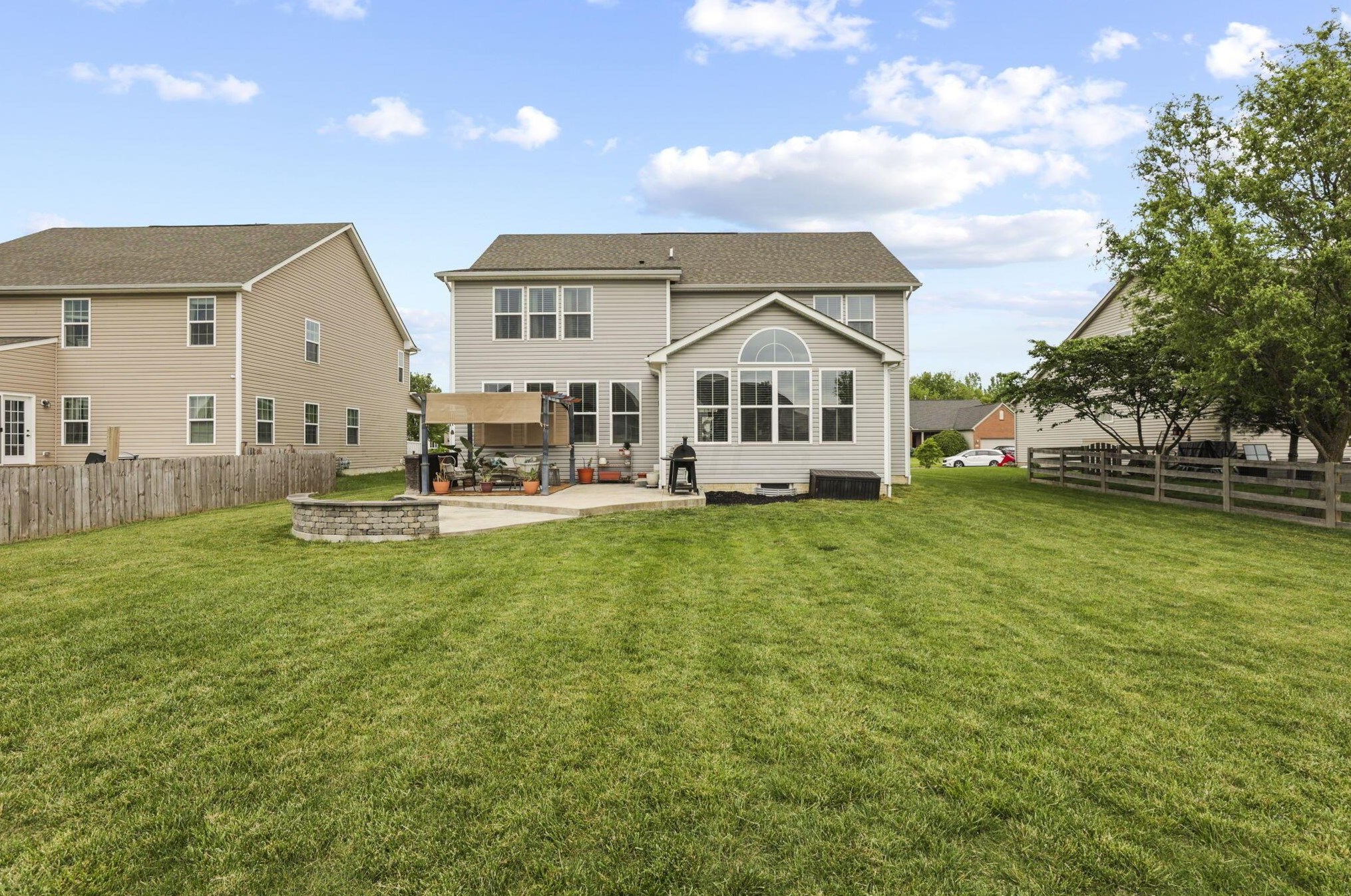 141 Whittington Pl, Pataskala, OH 43062-7862