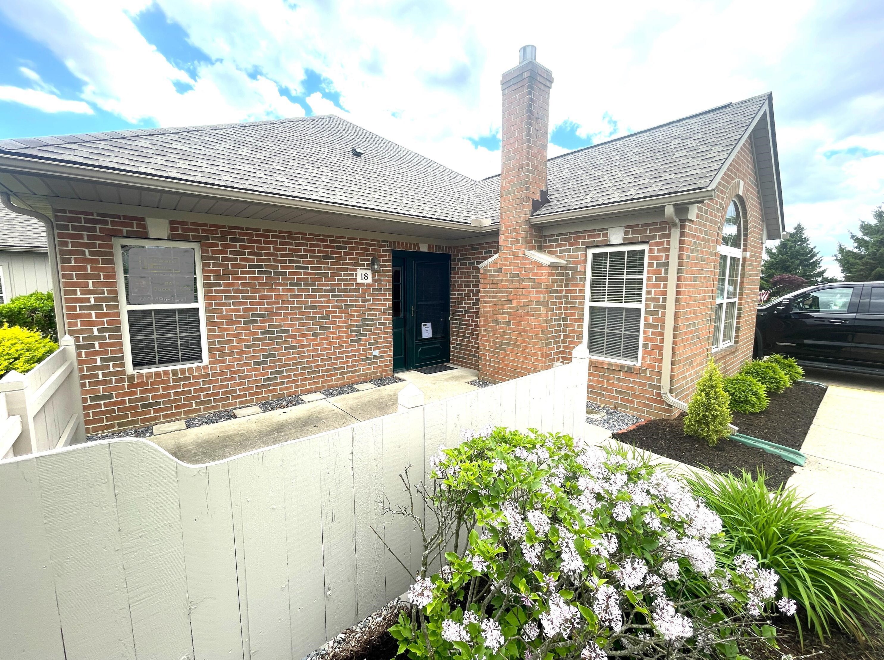 18 Woodberry Dr, Mount Vernon, OH 43050-9035