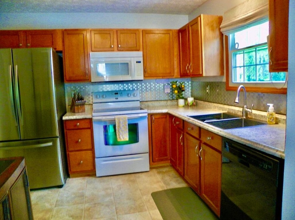 1567 Trabue Wood Blvd, Columbus OH  43228-9125 exterior