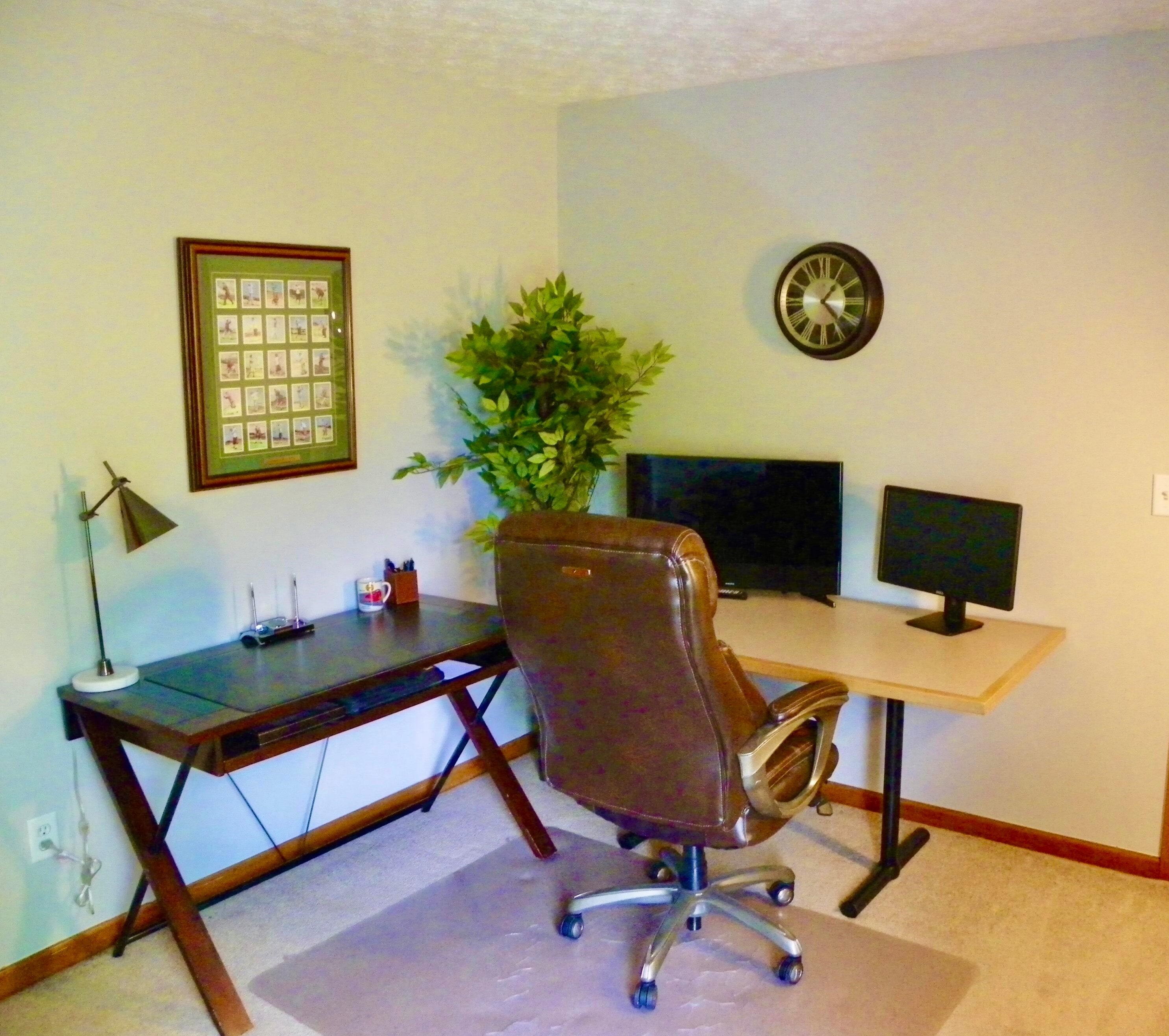 1567 Trabue Wood Blvd, Columbus OH  43228-9125 exterior