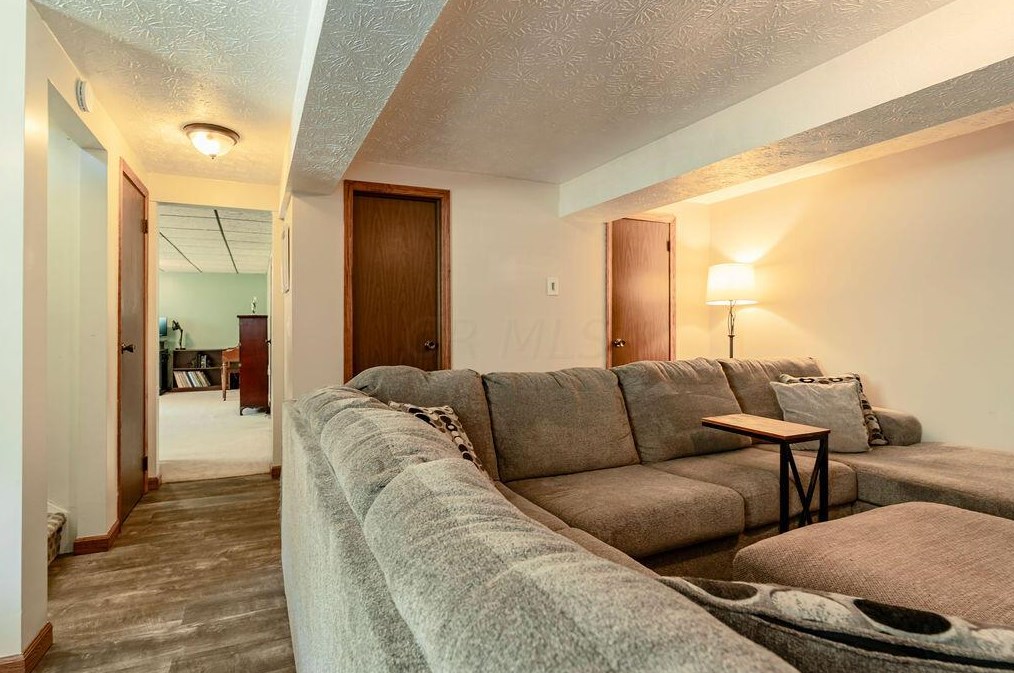 751 Mimosa Pl, Columbus OH 43230-4821 exterior