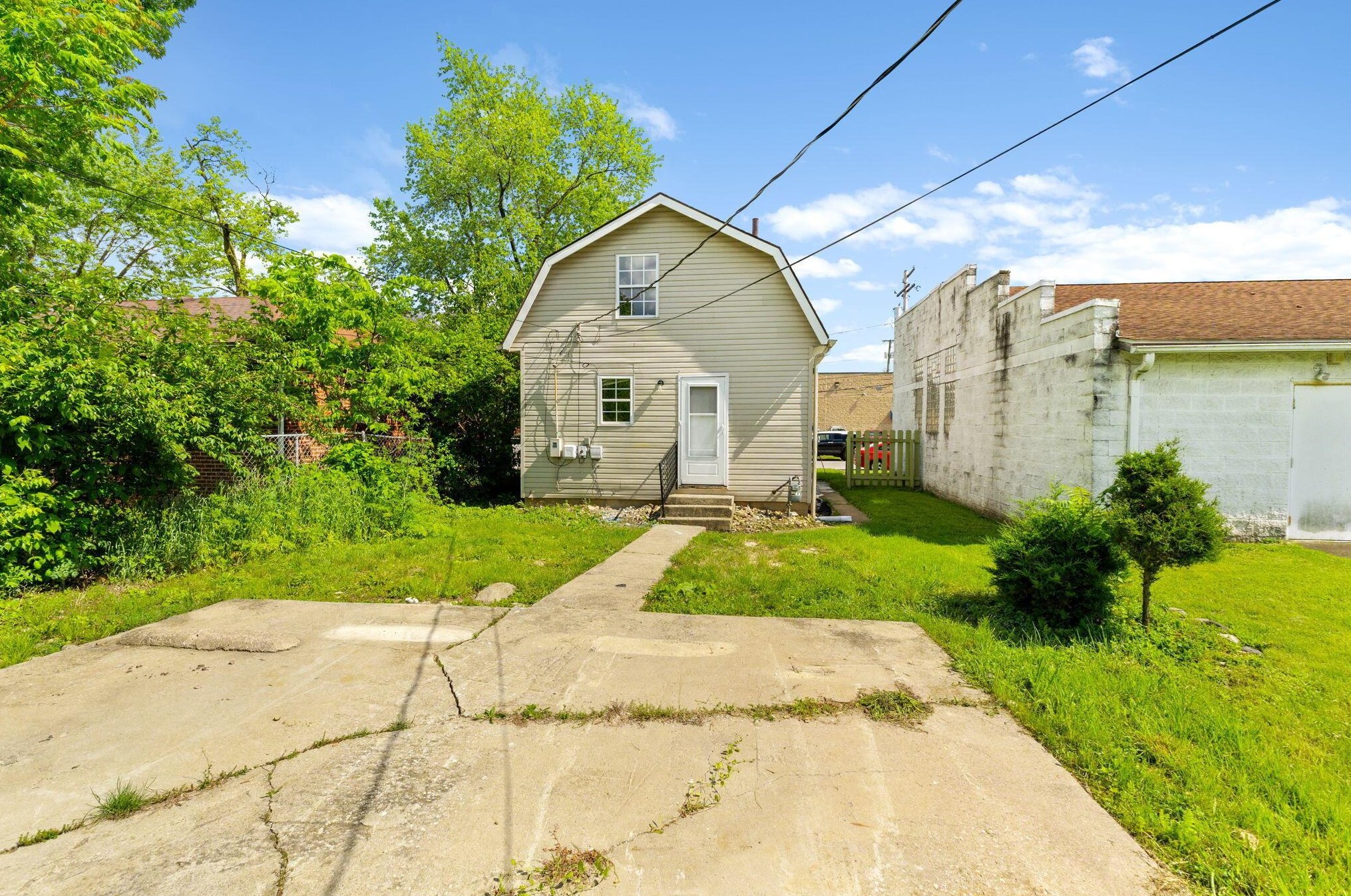 1644 Old Leonard Ave, Columbus OH  43219-2560 exterior