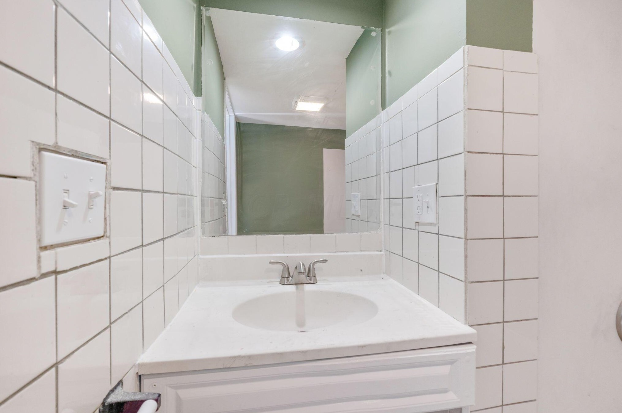 1644 Old Leonard Ave, Columbus OH  43219-2560 exterior