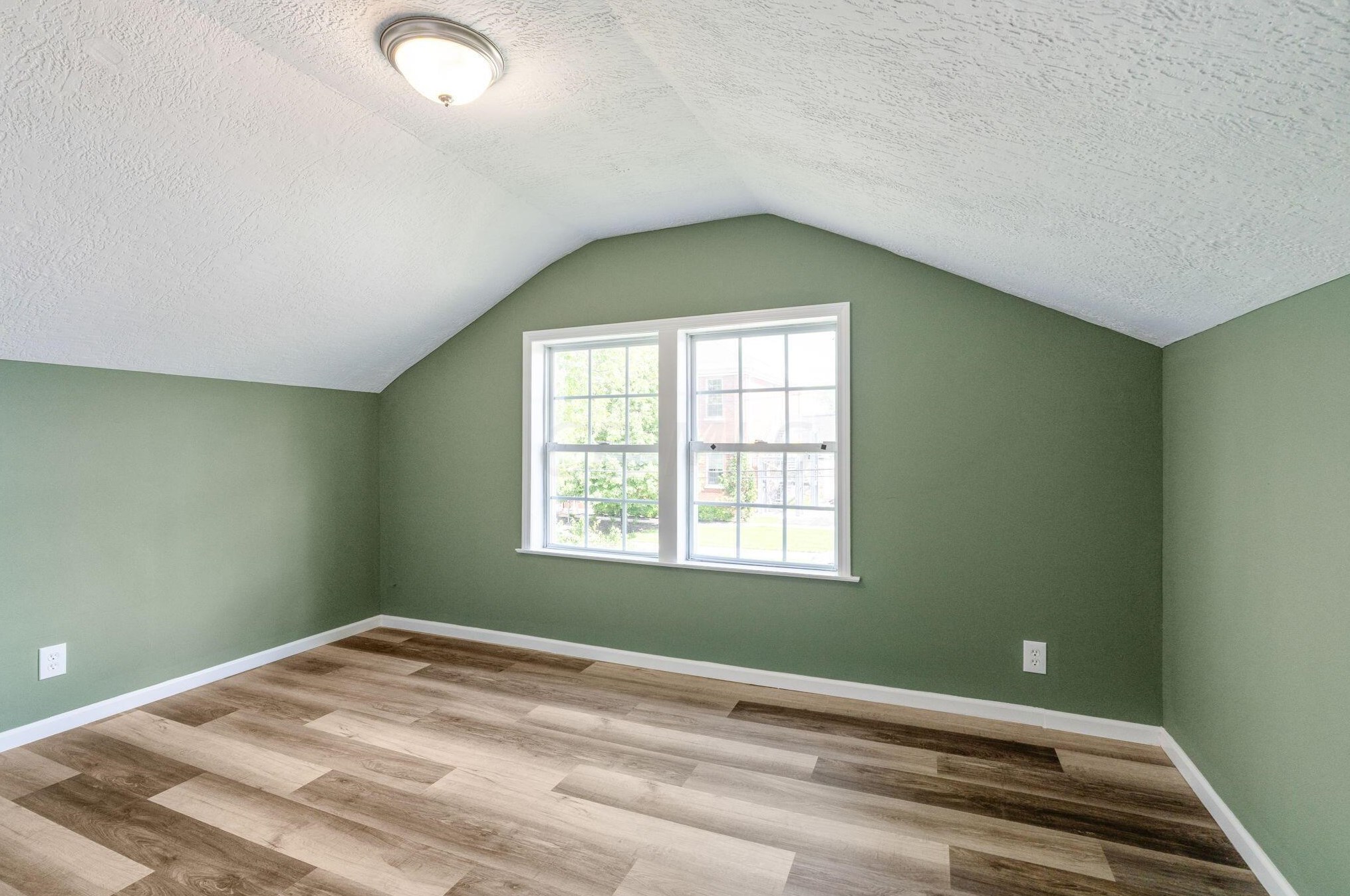 1644 Old Leonard Ave, Columbus OH  43219-2560 exterior