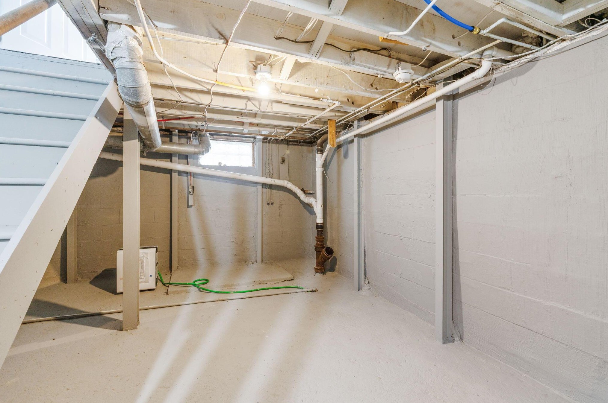 1644 Old Leonard Ave, Columbus OH  43219-2560 exterior