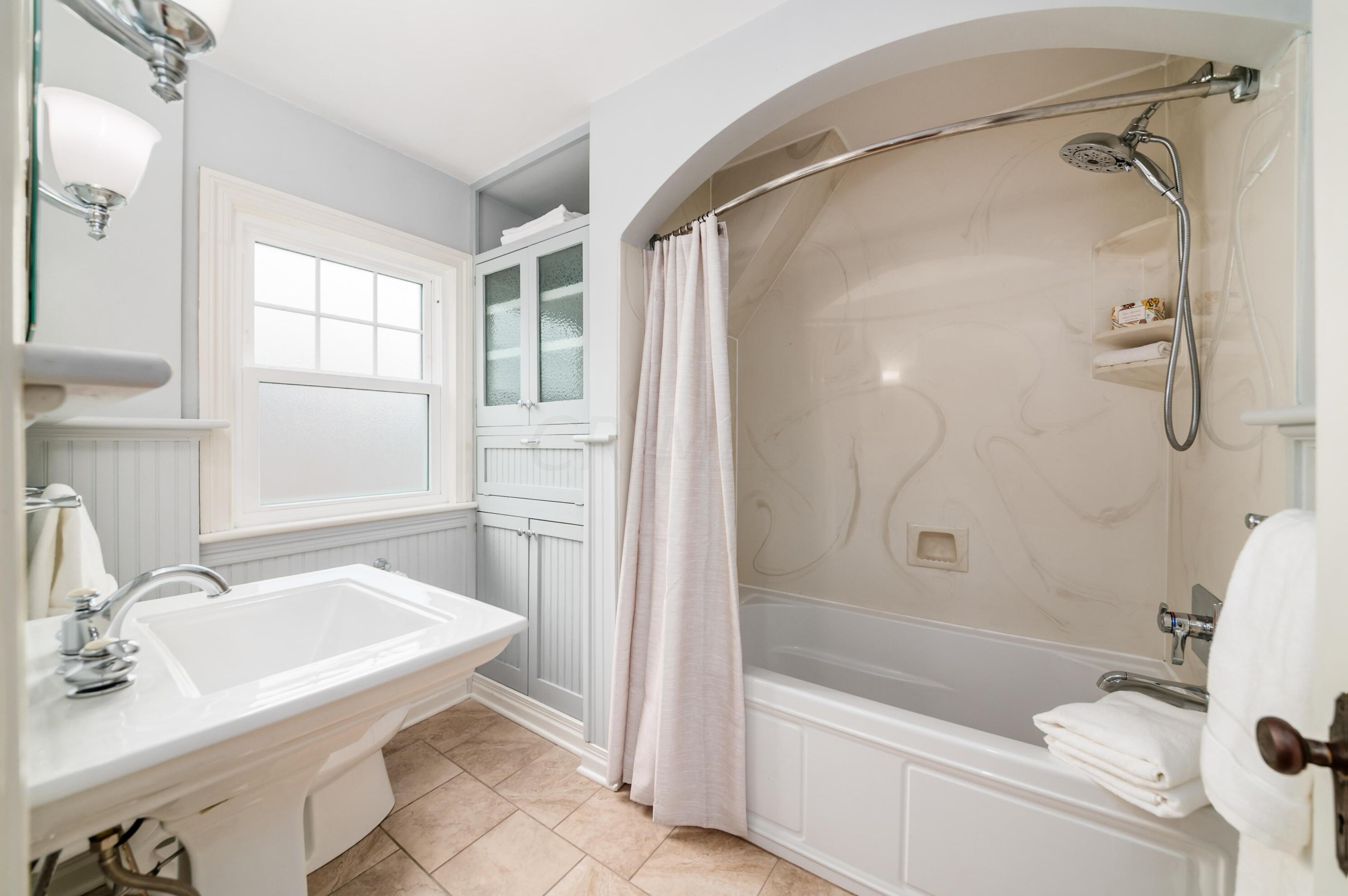 868 Vernon Rd, Columbus OH 43209-2469 exterior