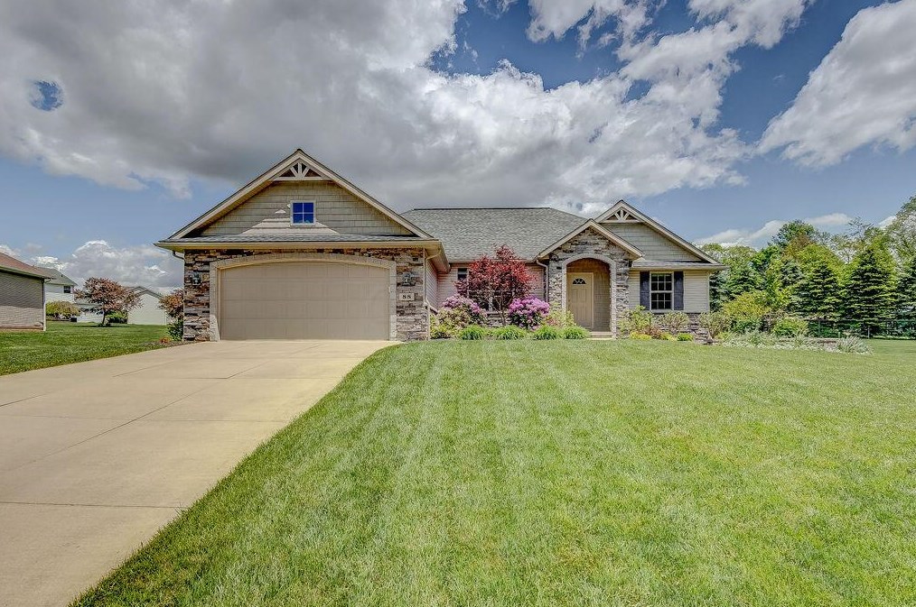 88 Woodlake Trl, Mount Vernon, OH 43050-8915