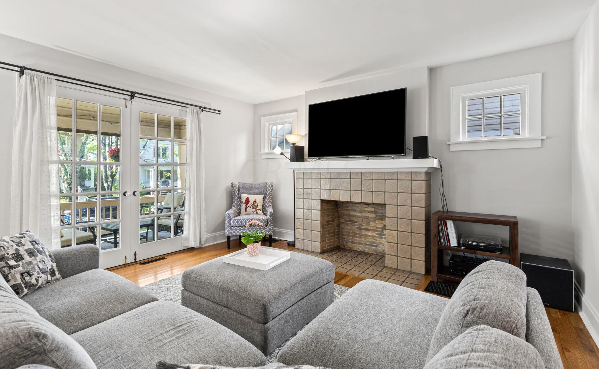 210 Tibet Rd, Columbus OH  43202-1438 exterior