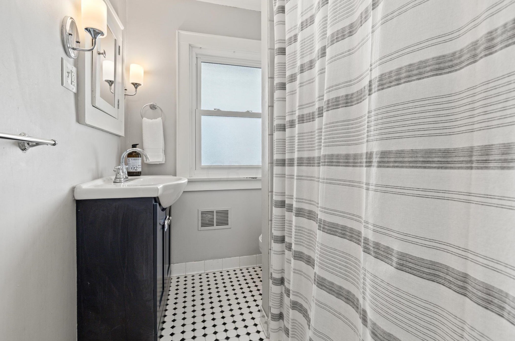 210 Tibet Rd, Columbus OH  43202-1438 exterior