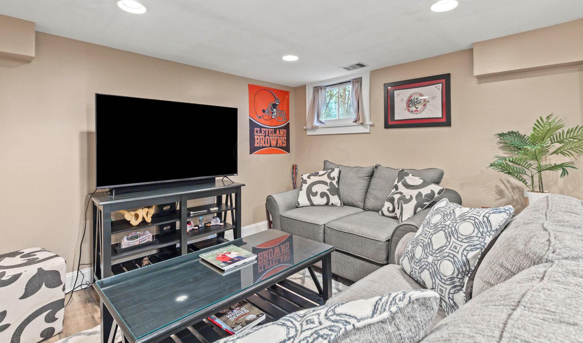 210 Tibet Rd, Columbus OH  43202-1438 exterior