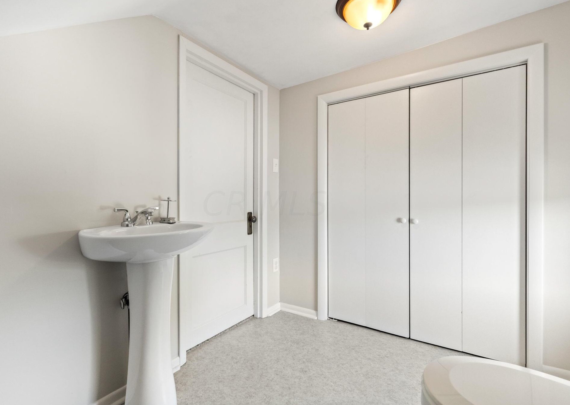 210 Tibet Rd, Columbus OH  43202-1438 exterior