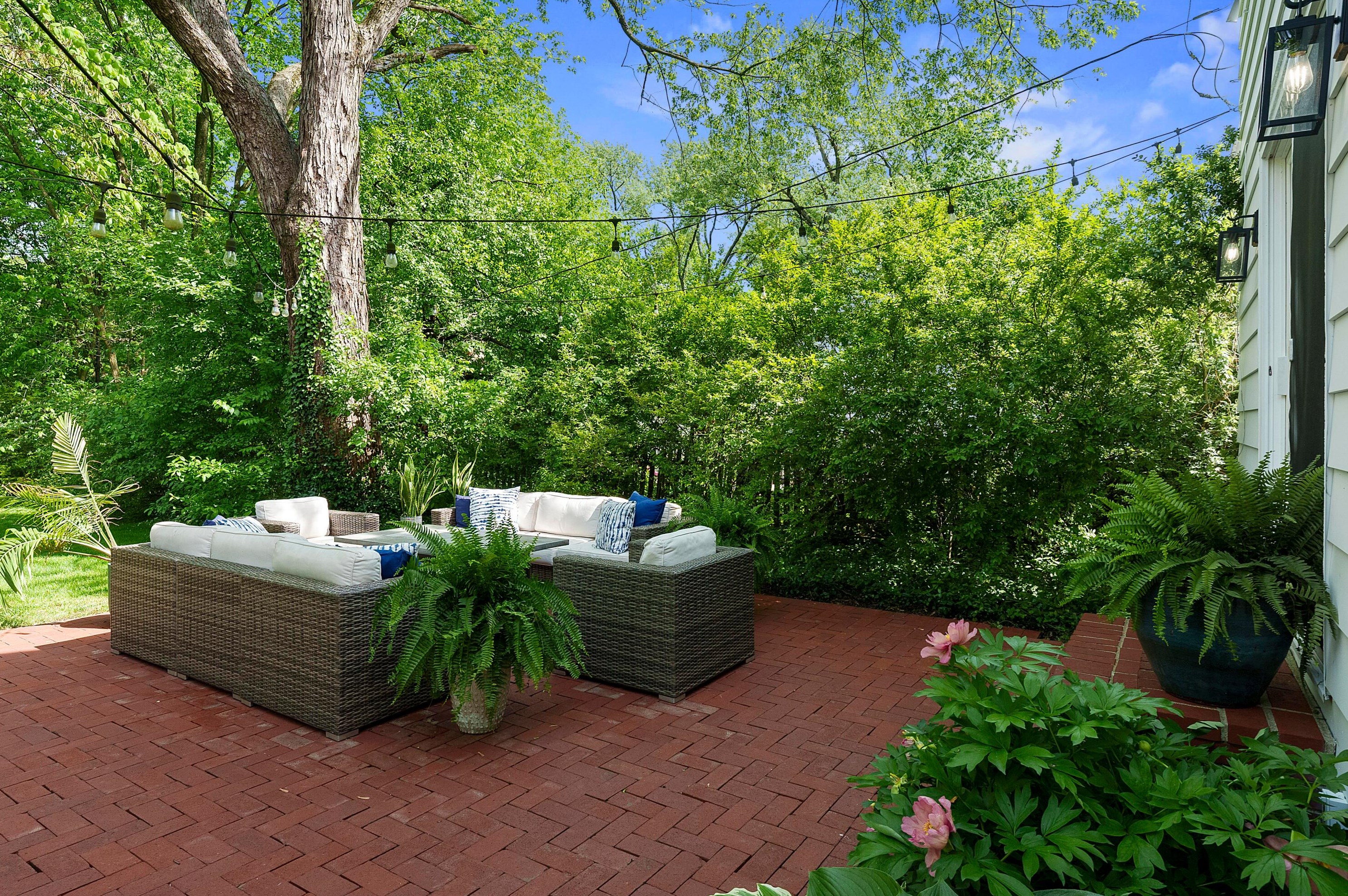 232 Stanwood Rd, Columbus OH 43209-1161 exterior