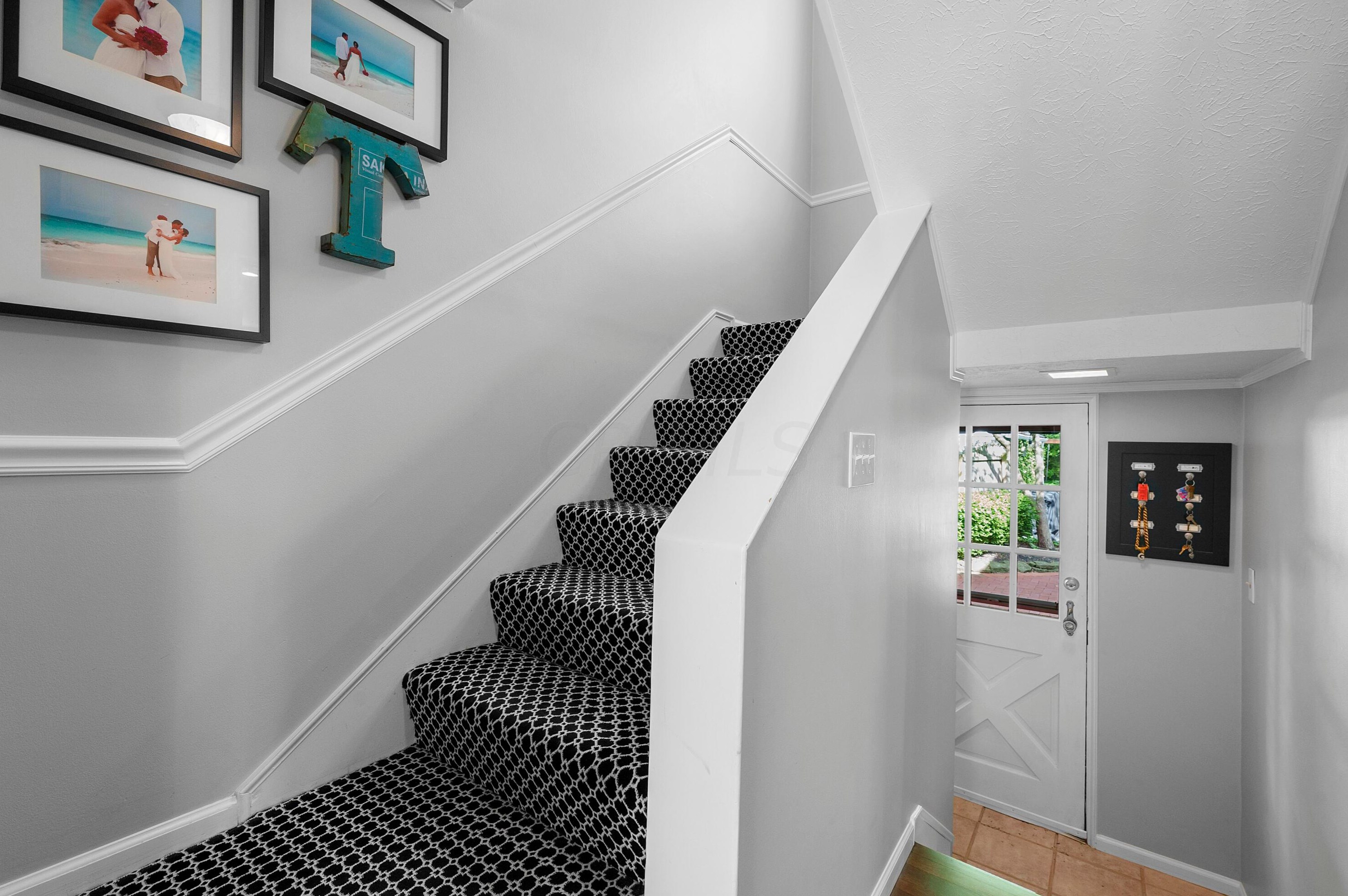 232 Stanwood Rd, Columbus OH 43209-1161 exterior