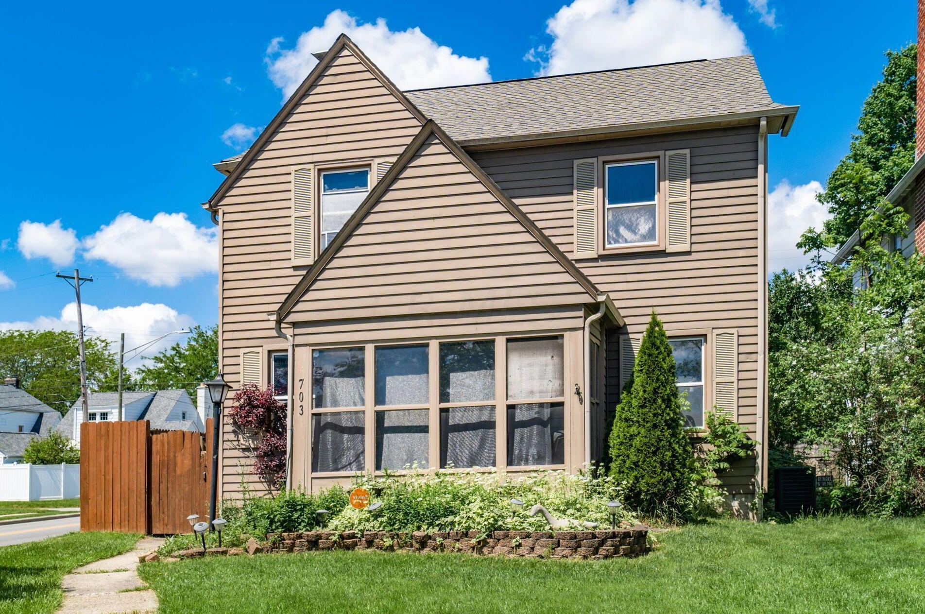 703 Wiltshire Rd, Columbus, OH 43204-2431