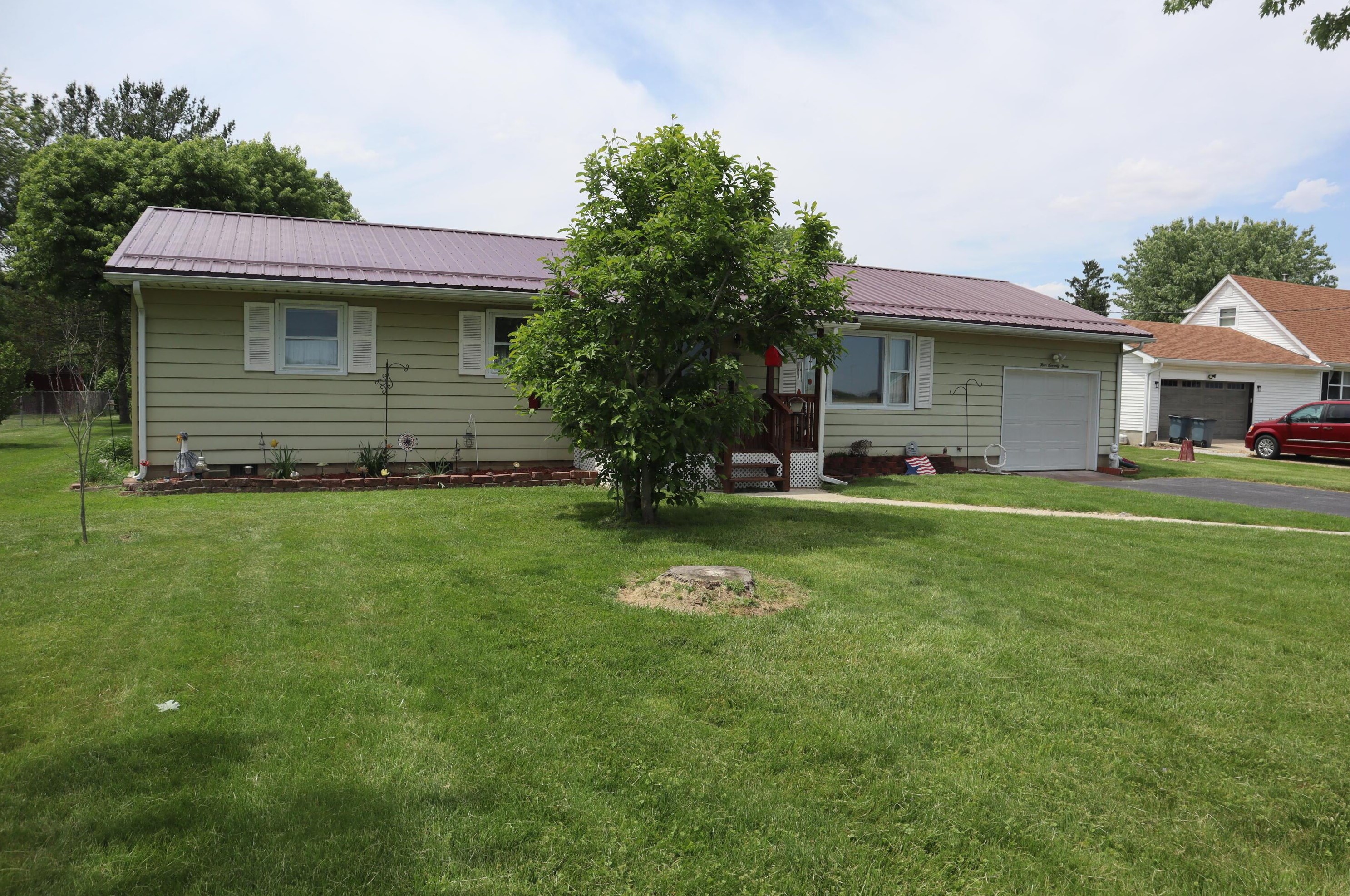 473 Hickory Ln, Washington Ch, OH 43160-9402