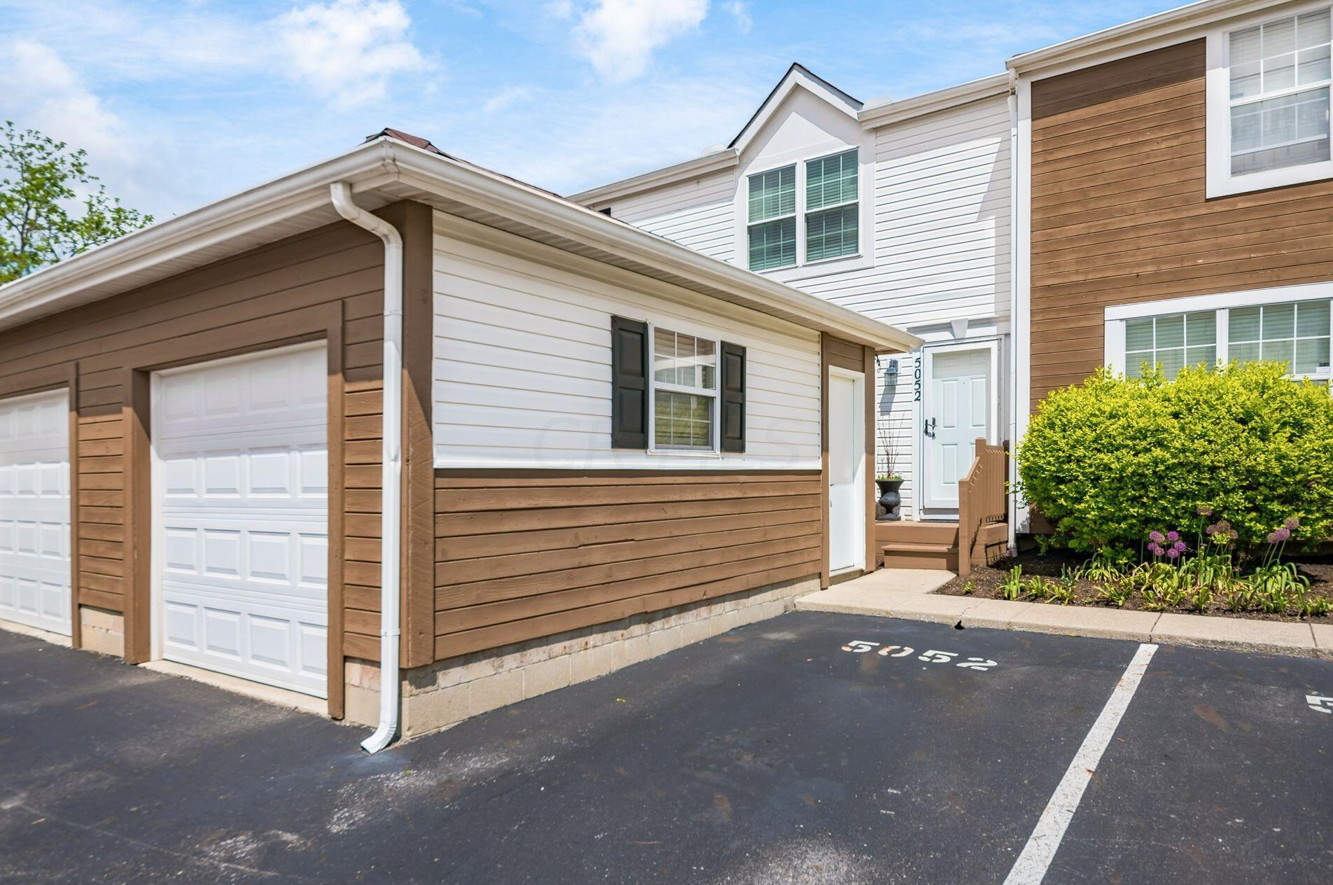 5052 Stoneybrook Blvd #4d, Hilliard, OH 43026