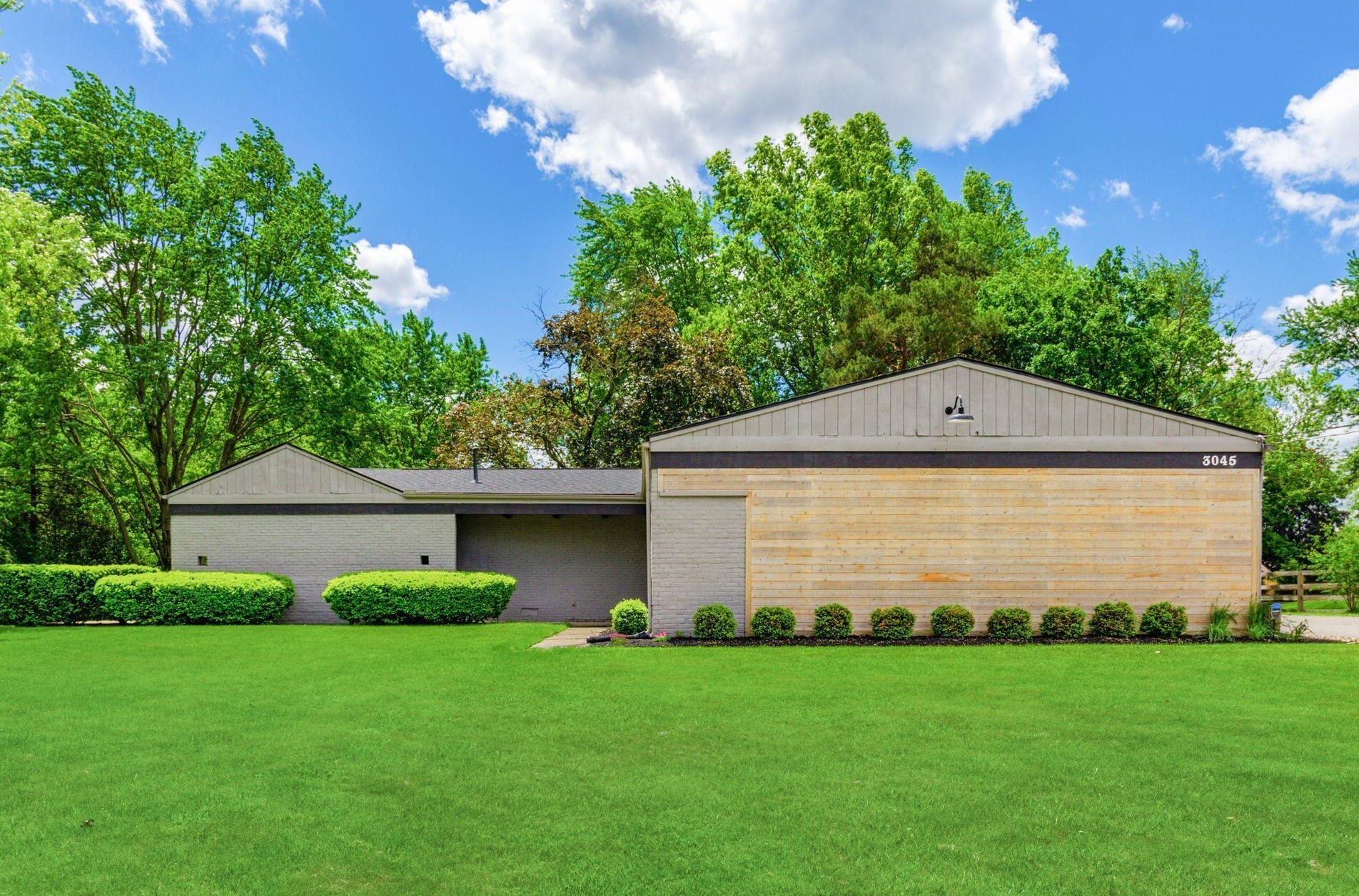 3045 Greenvale Dr, Columbus, OH 43235-2718