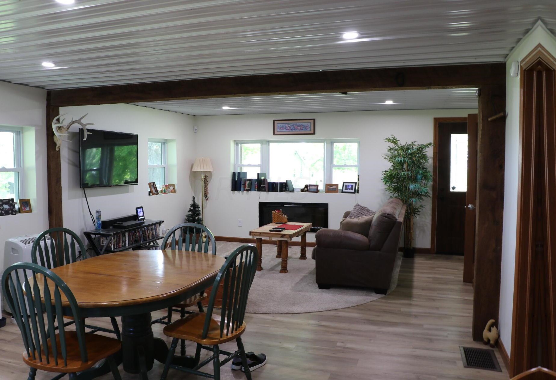 17818 Old Mansfield Rd, Fredricktwn OH  43019-9779 exterior