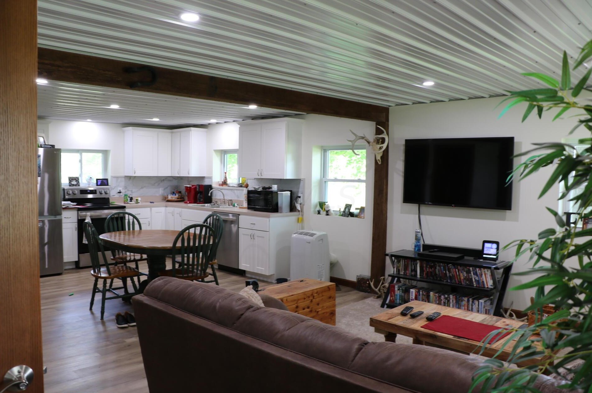 17818 Old Mansfield Rd, Fredricktwn OH  43019-9779 exterior