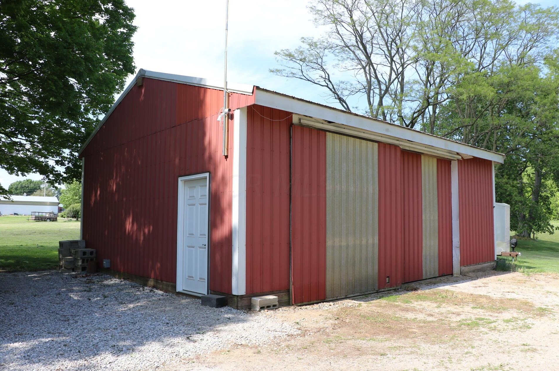 17818 Old Mansfield Rd, Fredricktwn OH  43019-9779 exterior