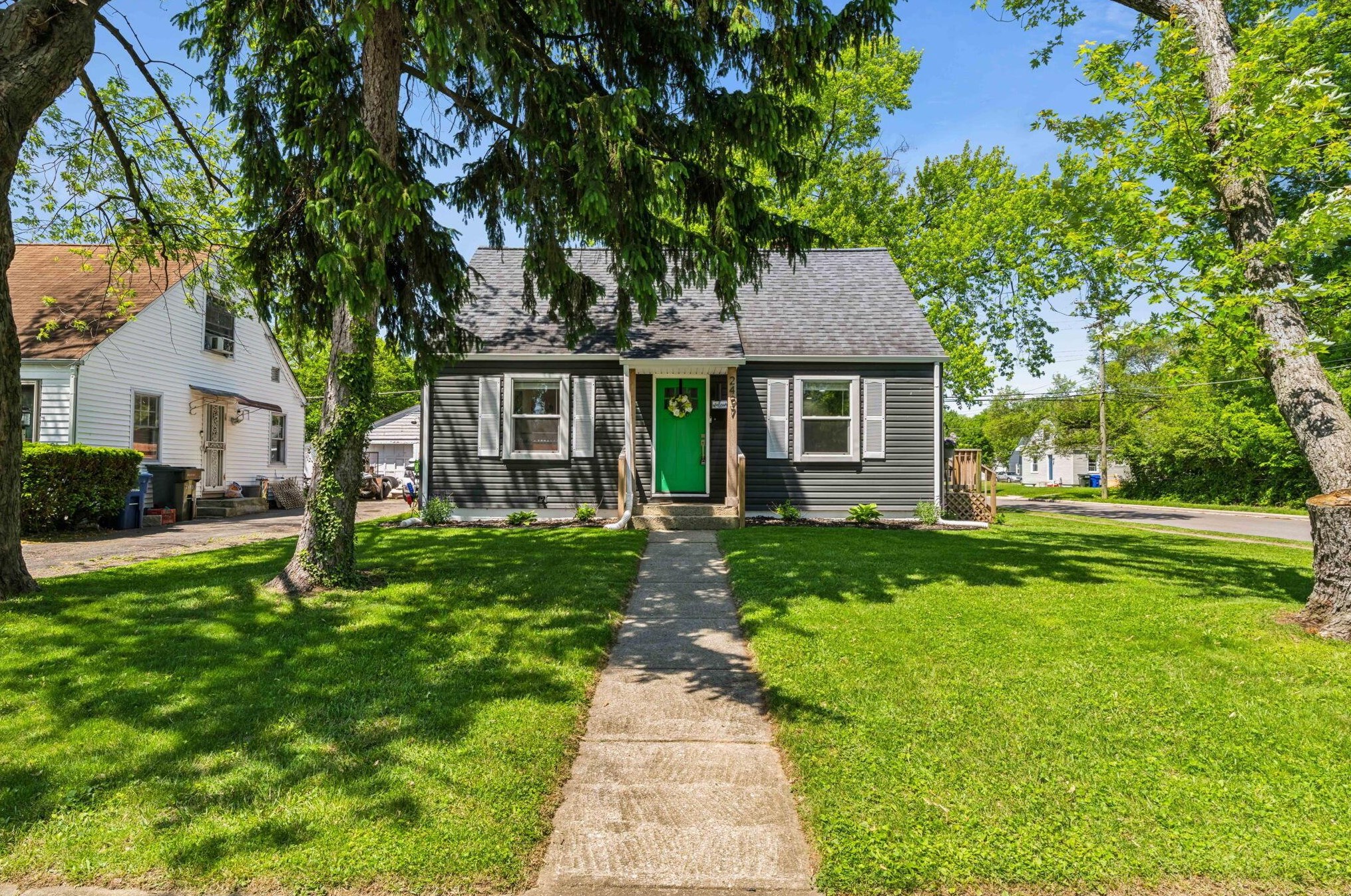 2497 Renwood Pl, Columbus, OH 43211-1332