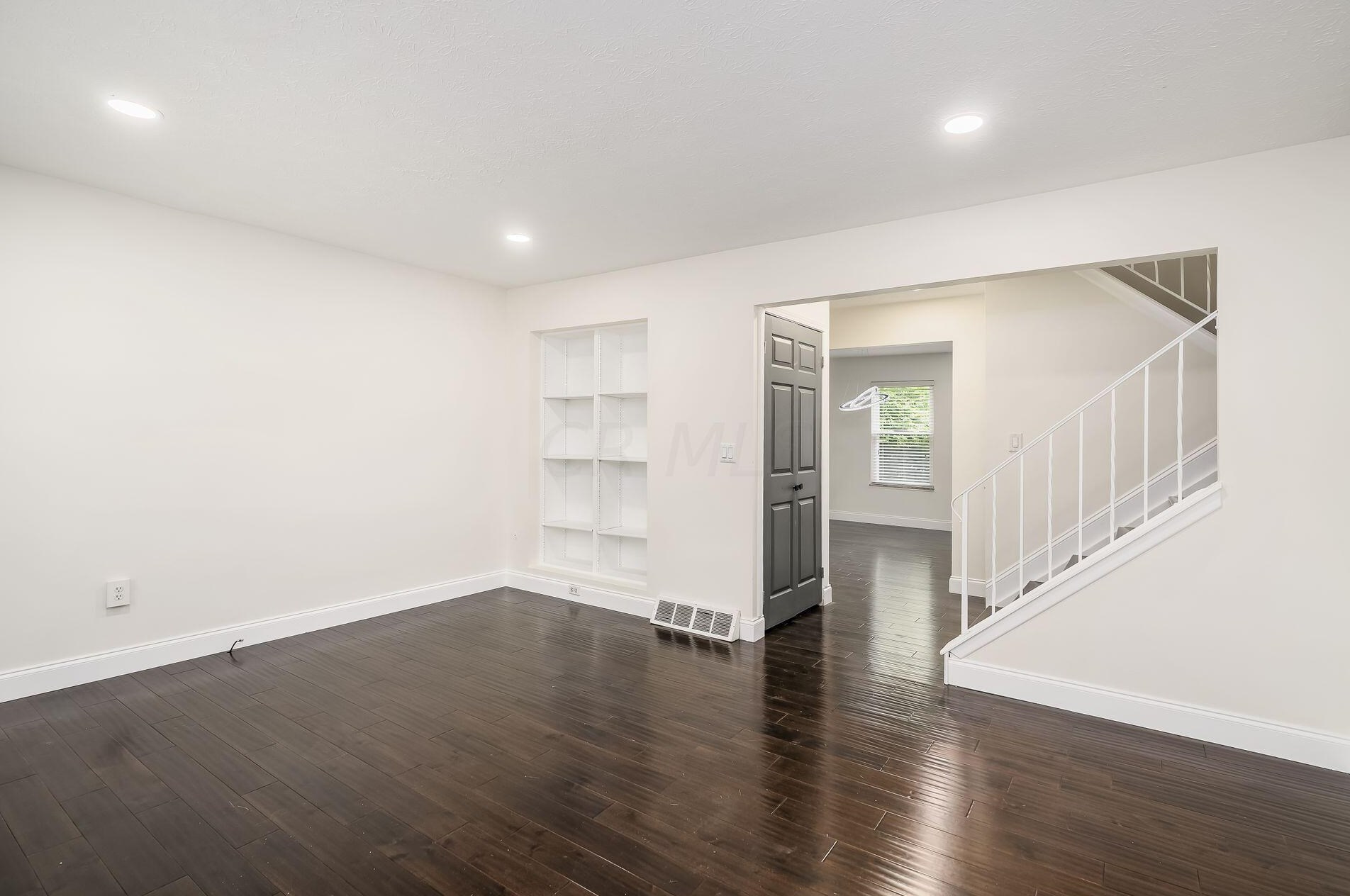 4079 Forest Edge Dr, Columbus, OH 43230-1015