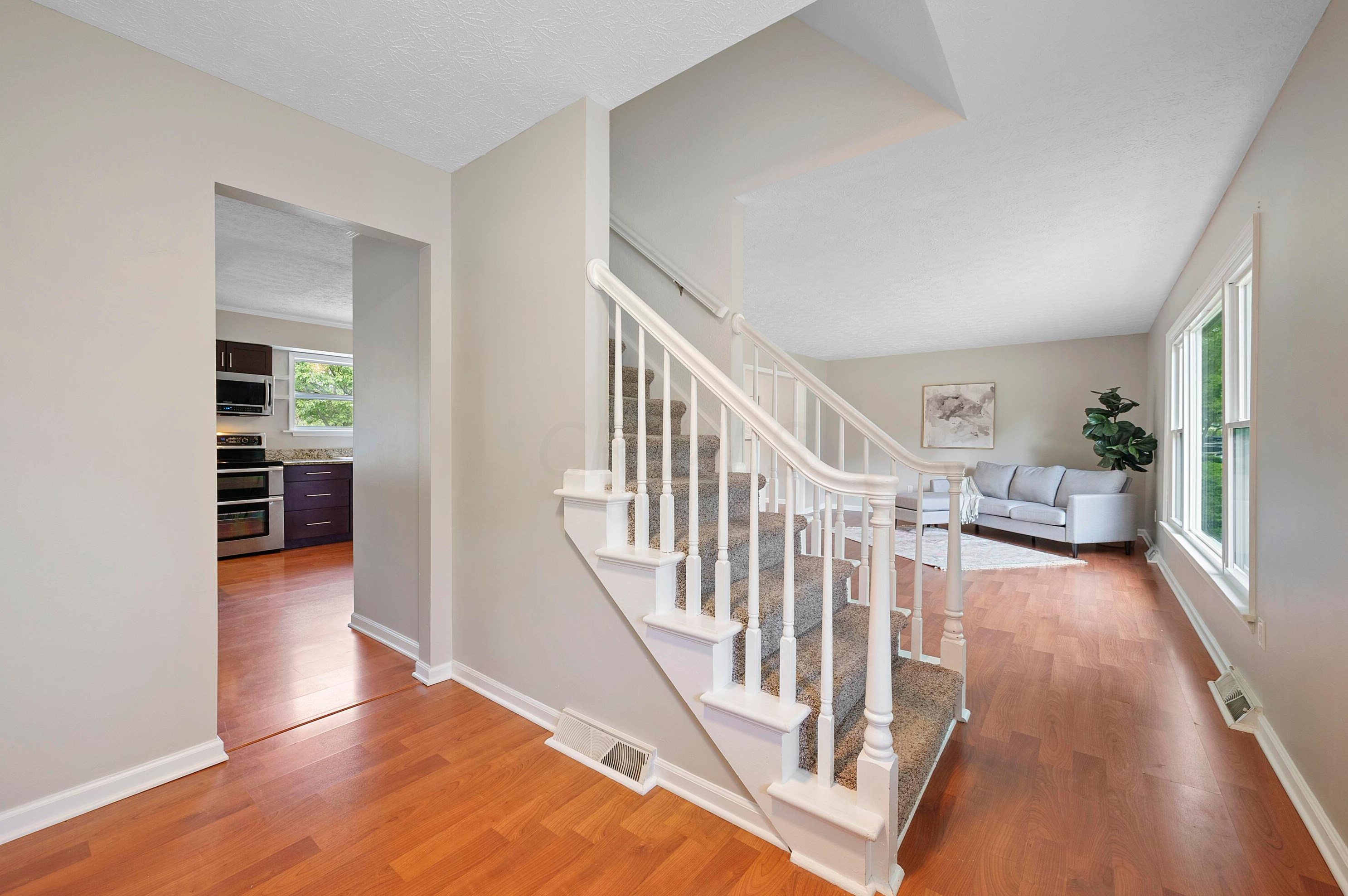 1224 Smallwood Dr, Columbus, OH 43235-2501
