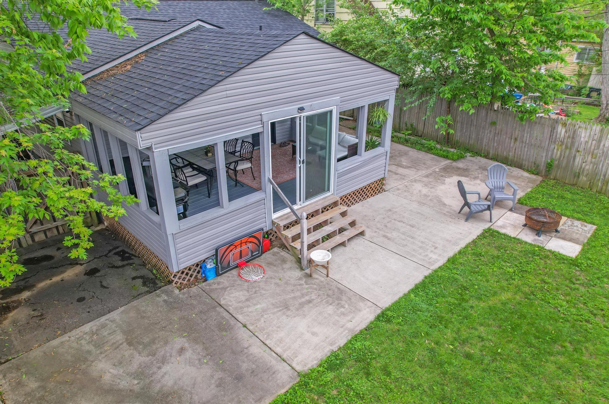 745 Kingsbury Pl, Columbus OH  43209-2659 exterior