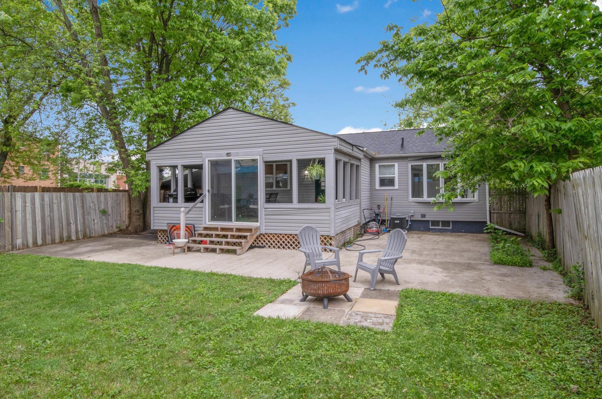 745 Kingsbury Pl, Columbus OH  43209-2659 exterior