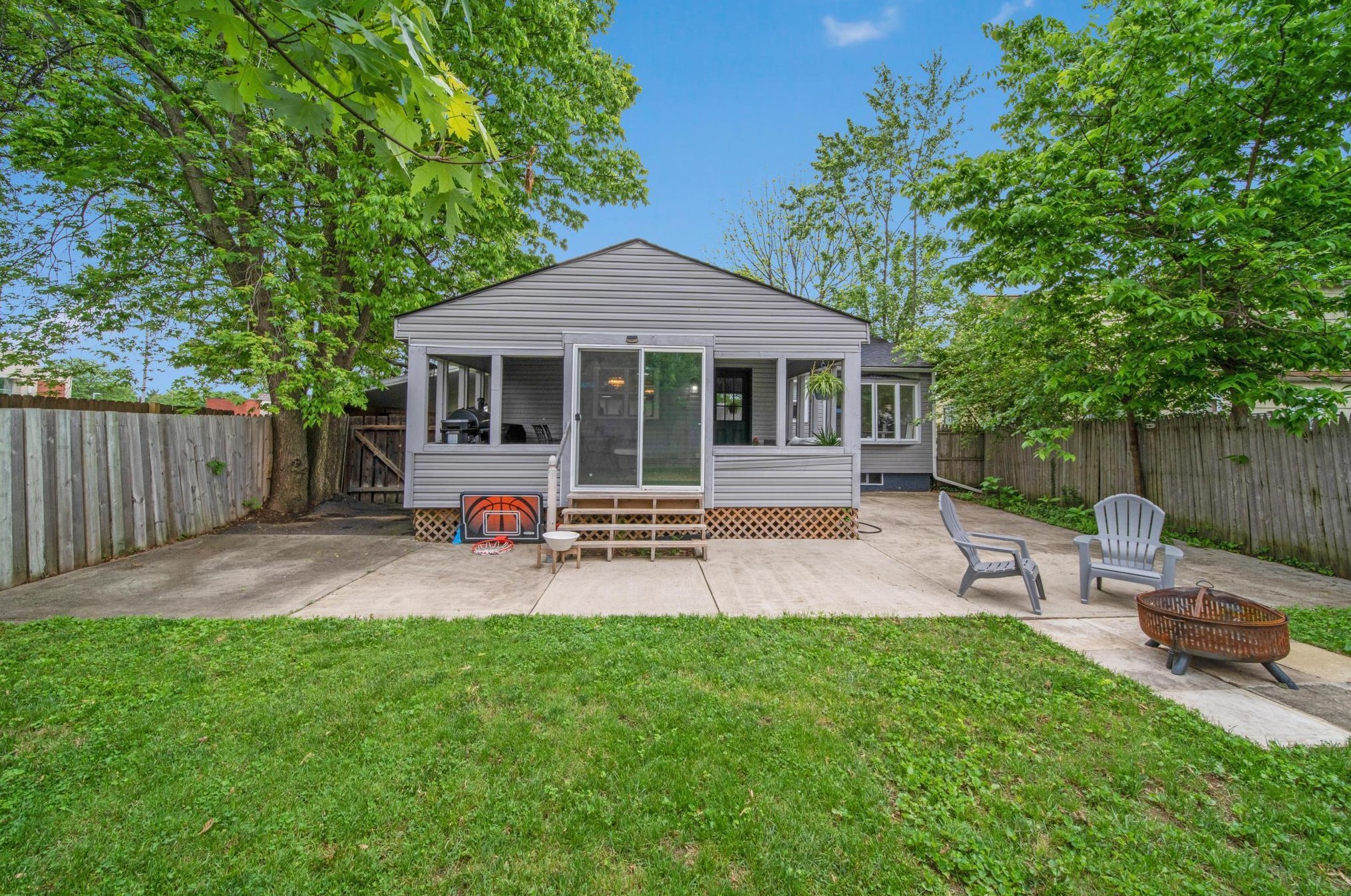 745 Kingsbury Pl, Columbus OH  43209-2659 exterior