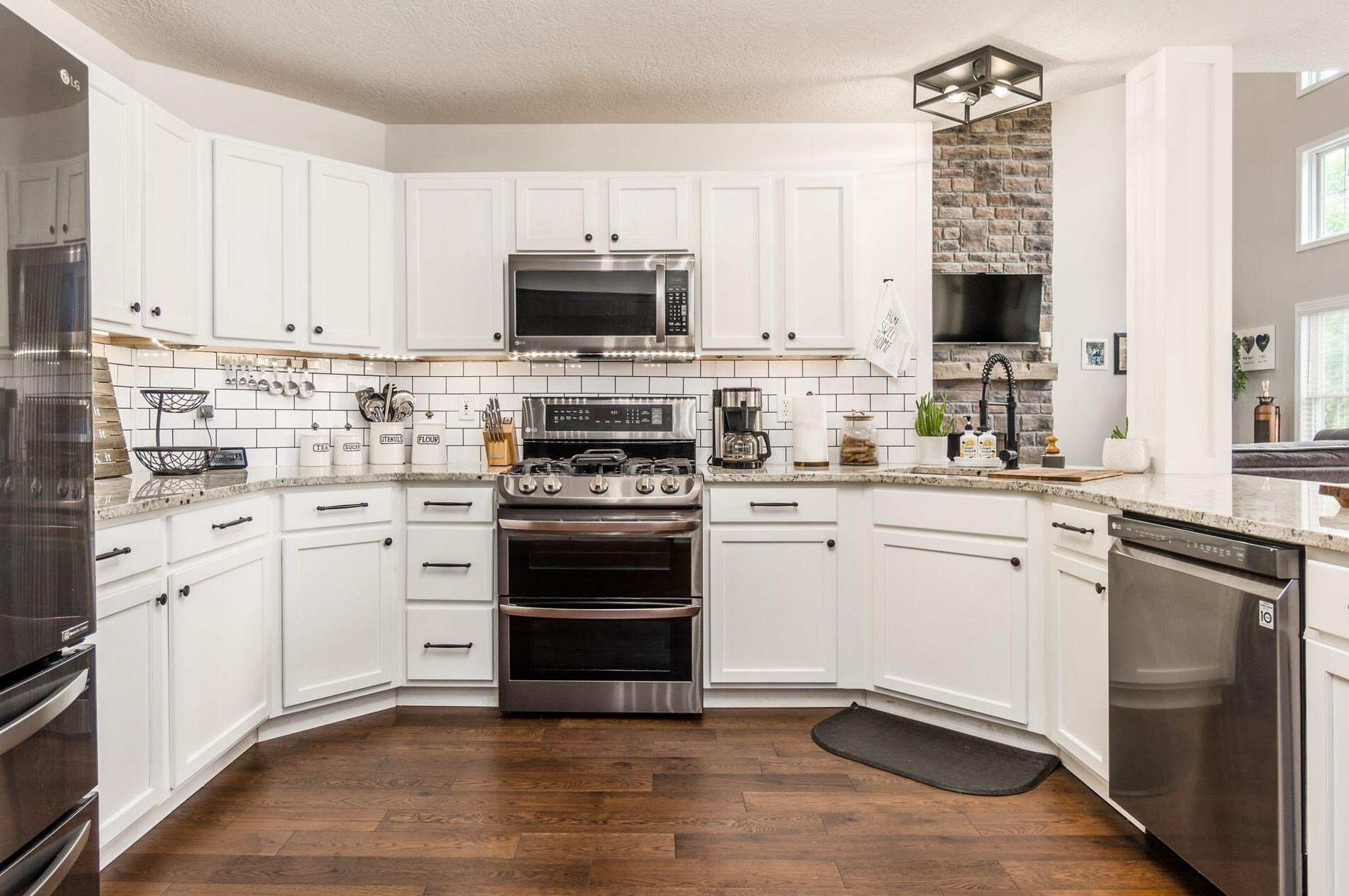 4062 Treebrook Dr, Hilliard OH  43026-7312 exterior