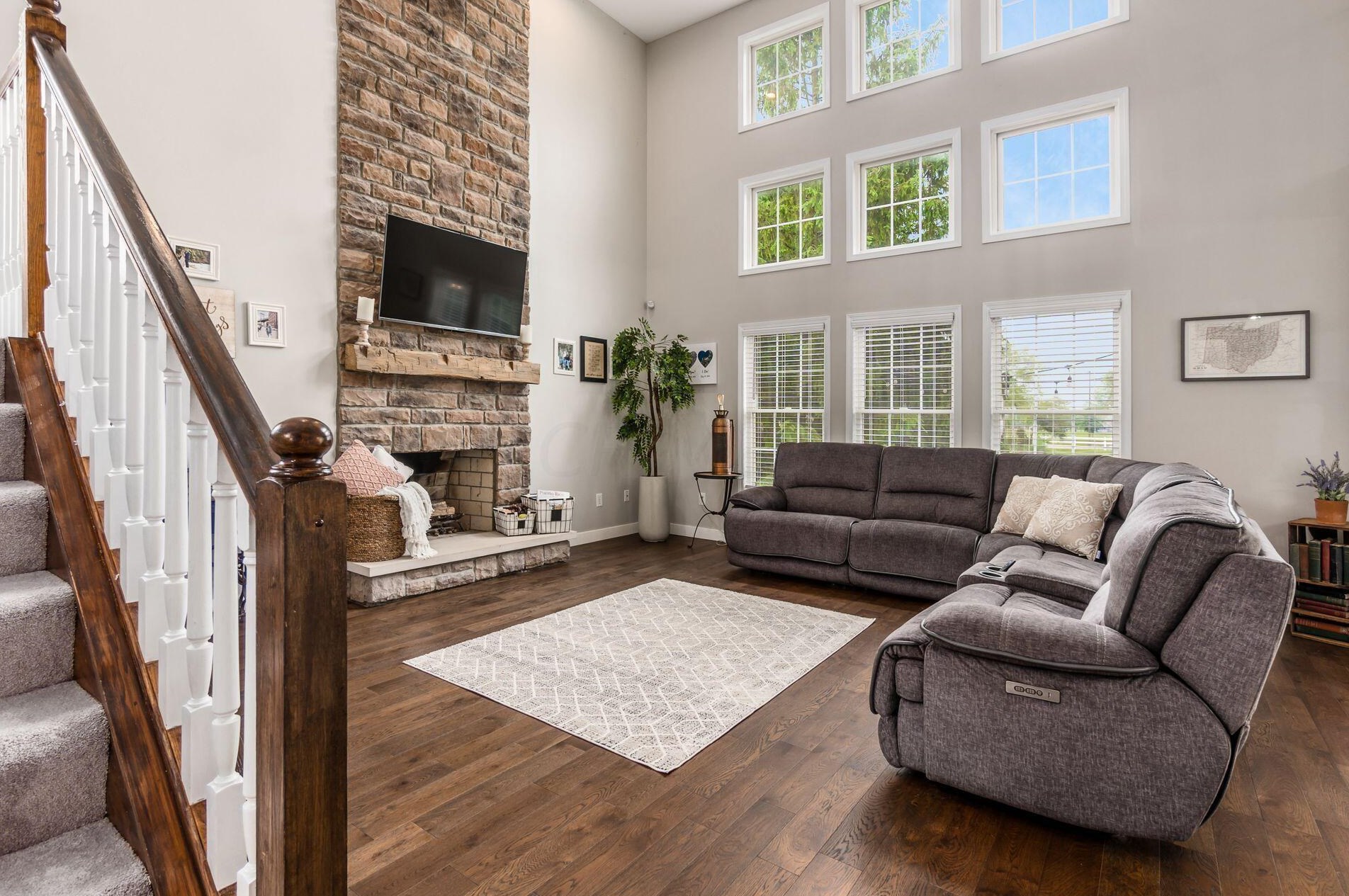 4062 Treebrook Dr, Hilliard OH  43026-7312 exterior