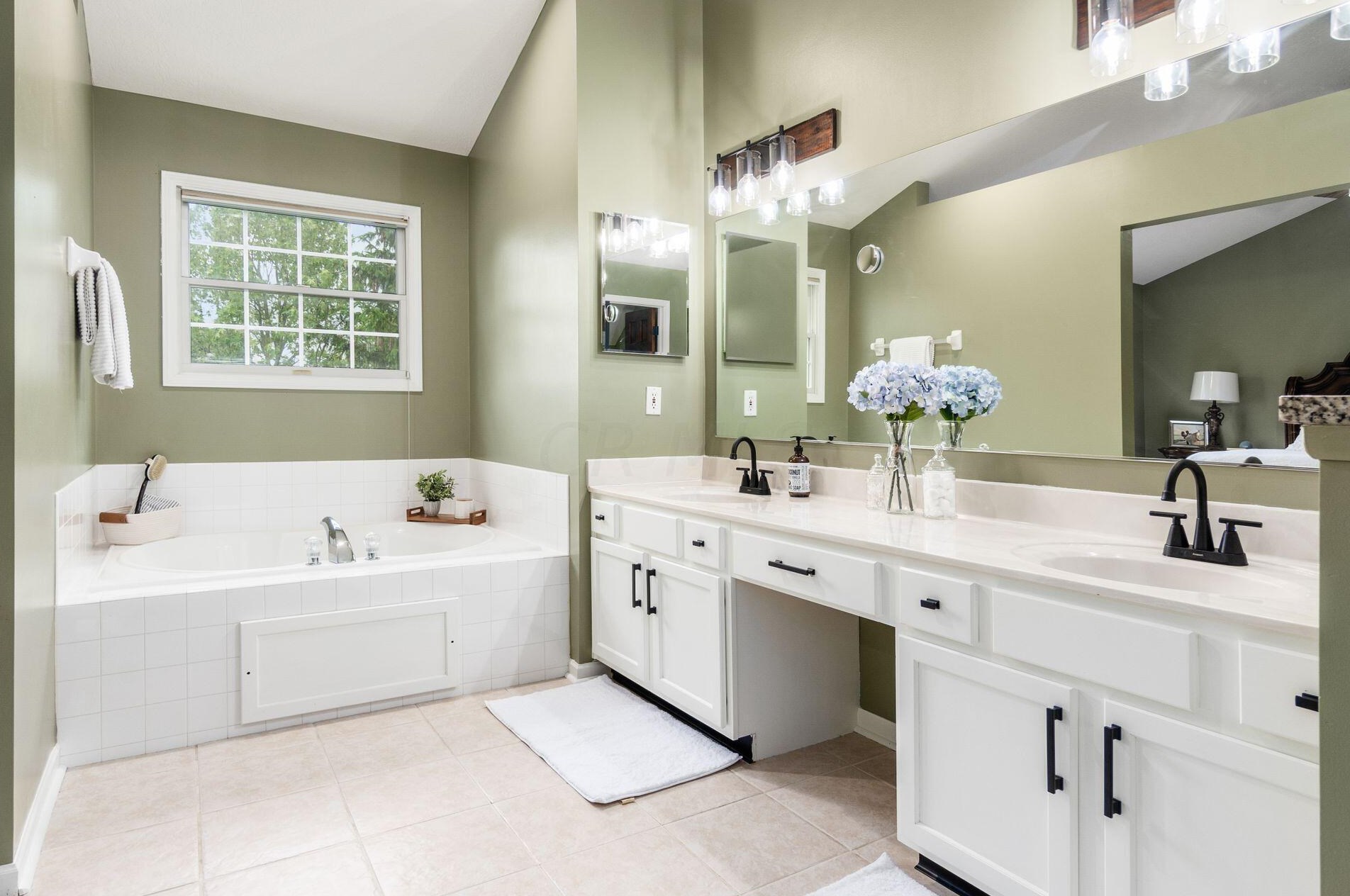 4062 Treebrook Dr, Hilliard OH  43026-7312 exterior