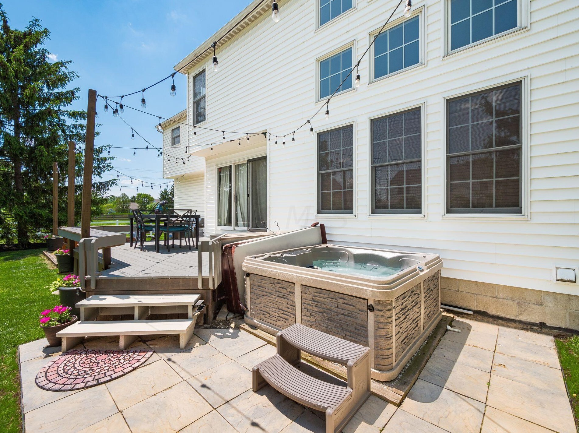 4062 Treebrook Dr, Hilliard OH  43026-7312 exterior