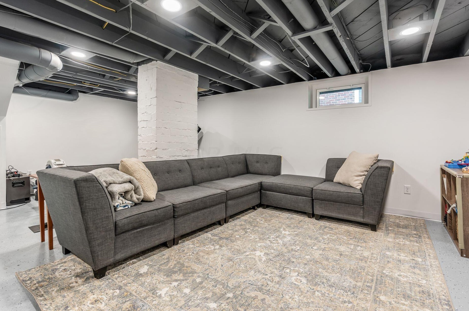 373 Drexel Ave, Columbus OH 43209-1046 exterior