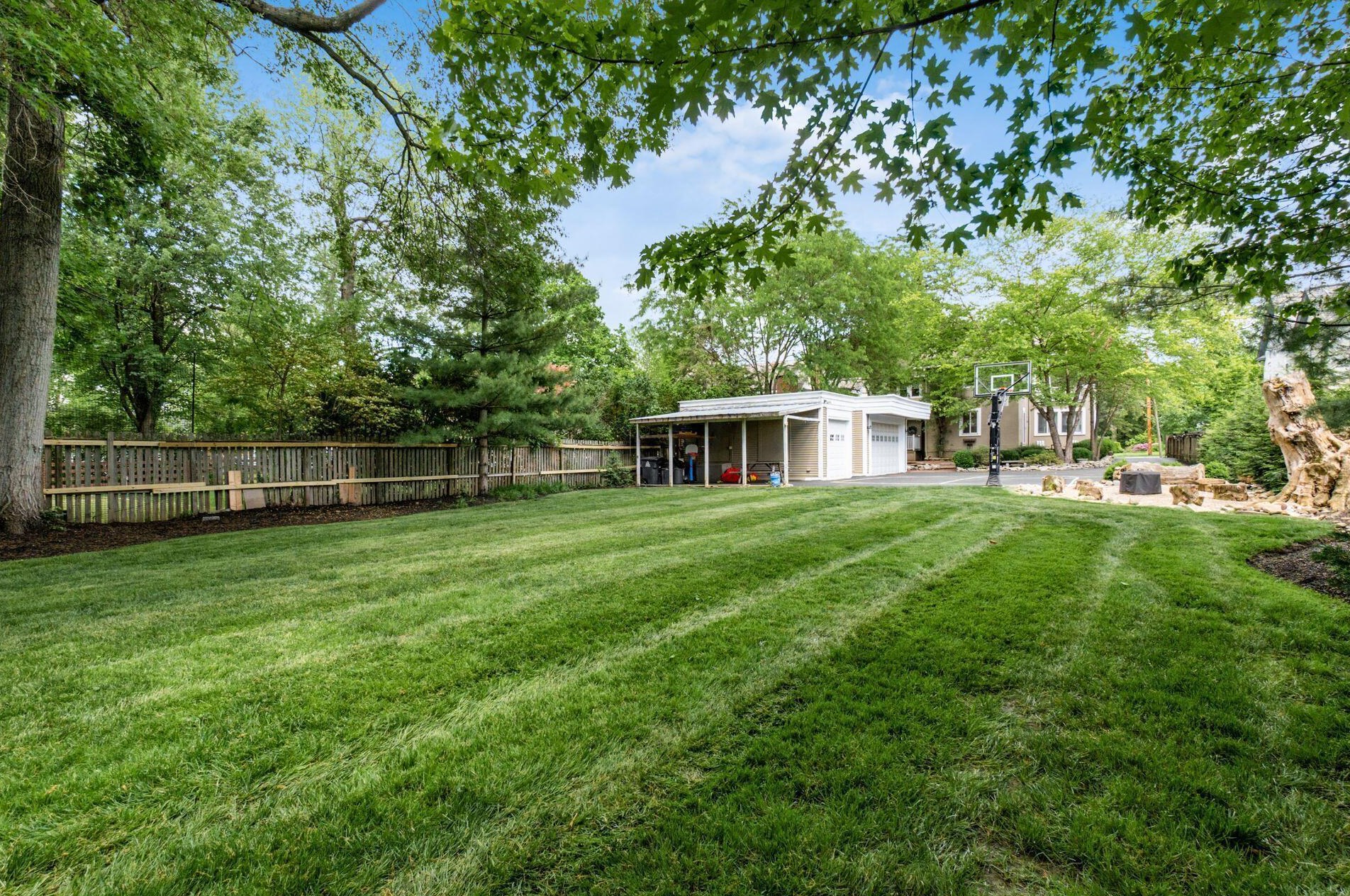 373 Drexel Ave, Columbus OH 43209-1046 exterior