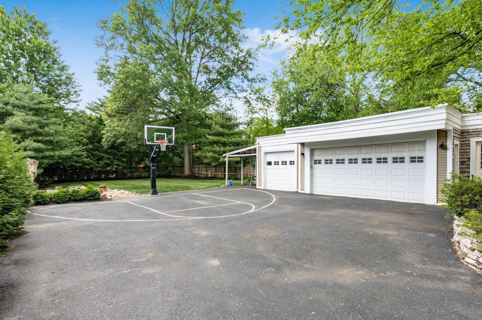 373 Drexel Ave, Columbus OH 43209-1046 exterior