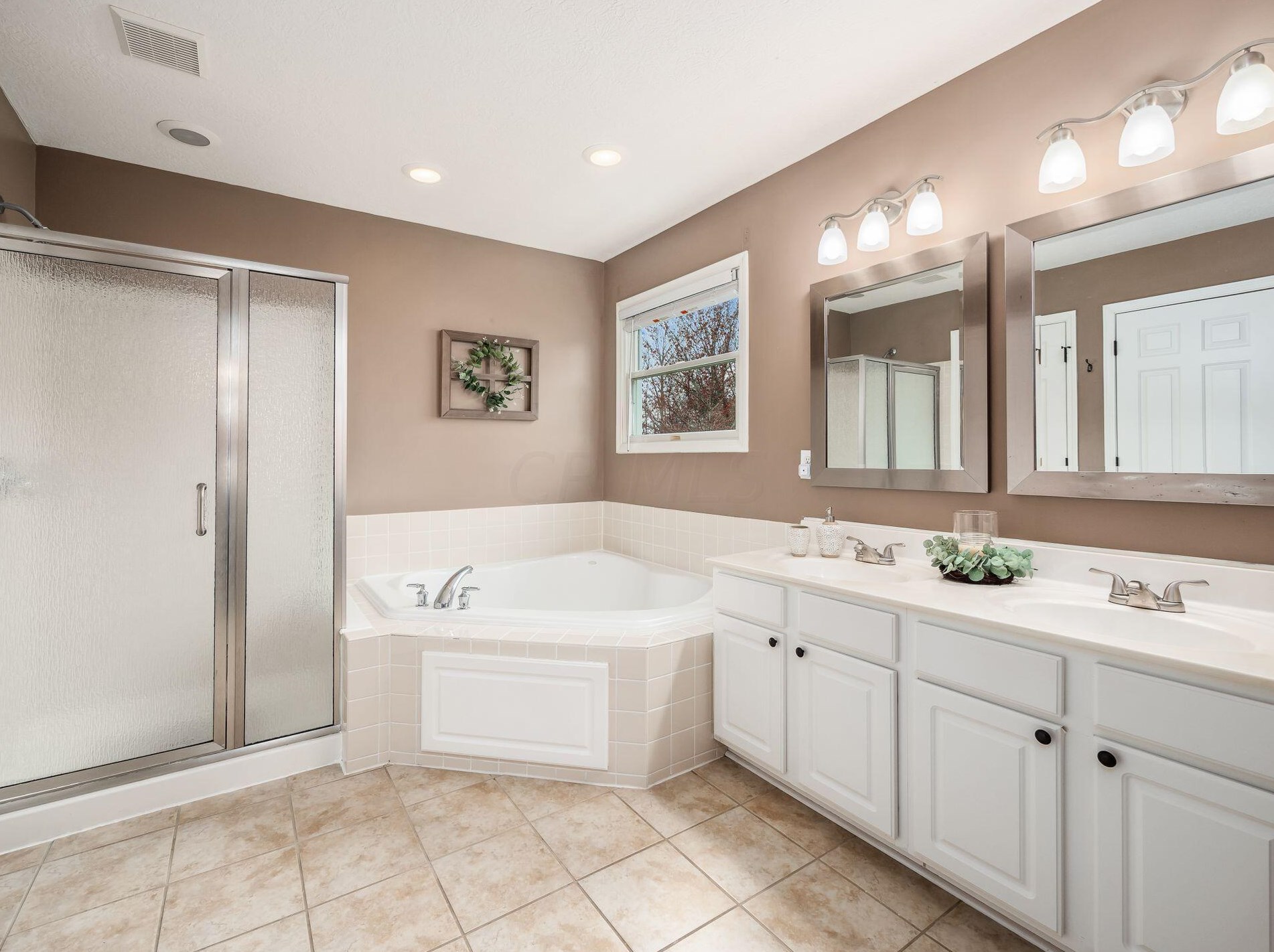 954 Gray Dr, Pickerington OH  43147-9358 exterior