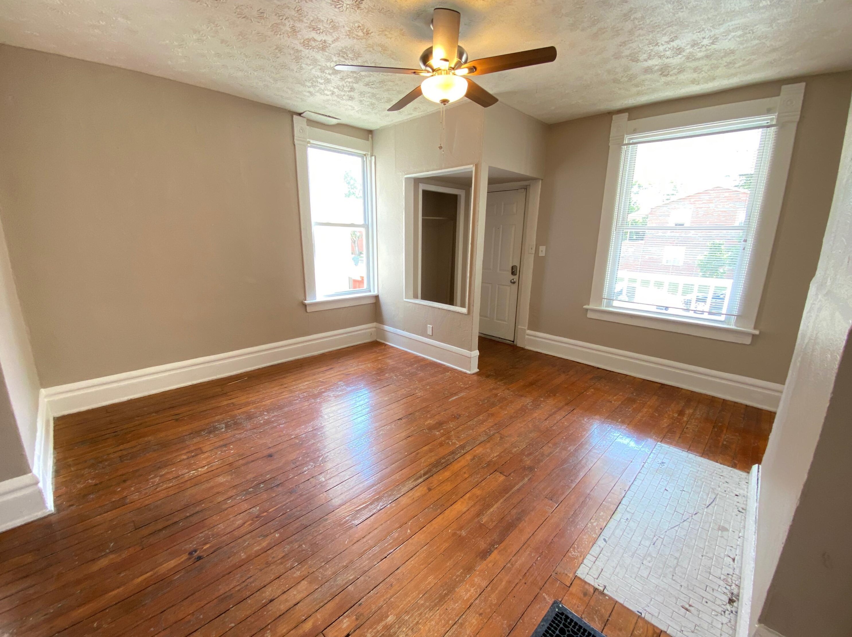 1438 Hunter Ave, Columbus OH 43201-2018 exterior