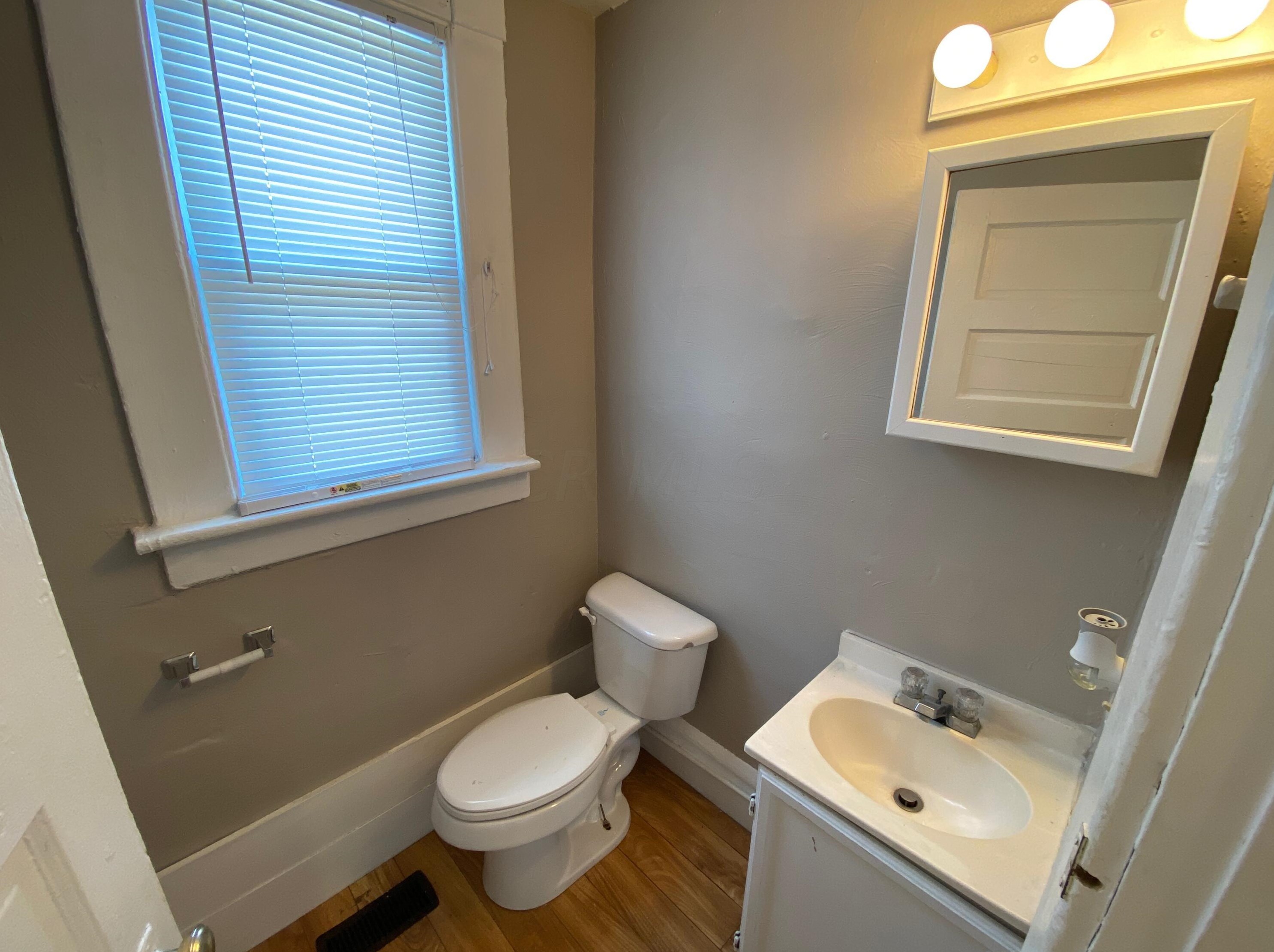 1438 Hunter Ave, Columbus OH 43201-2018 exterior