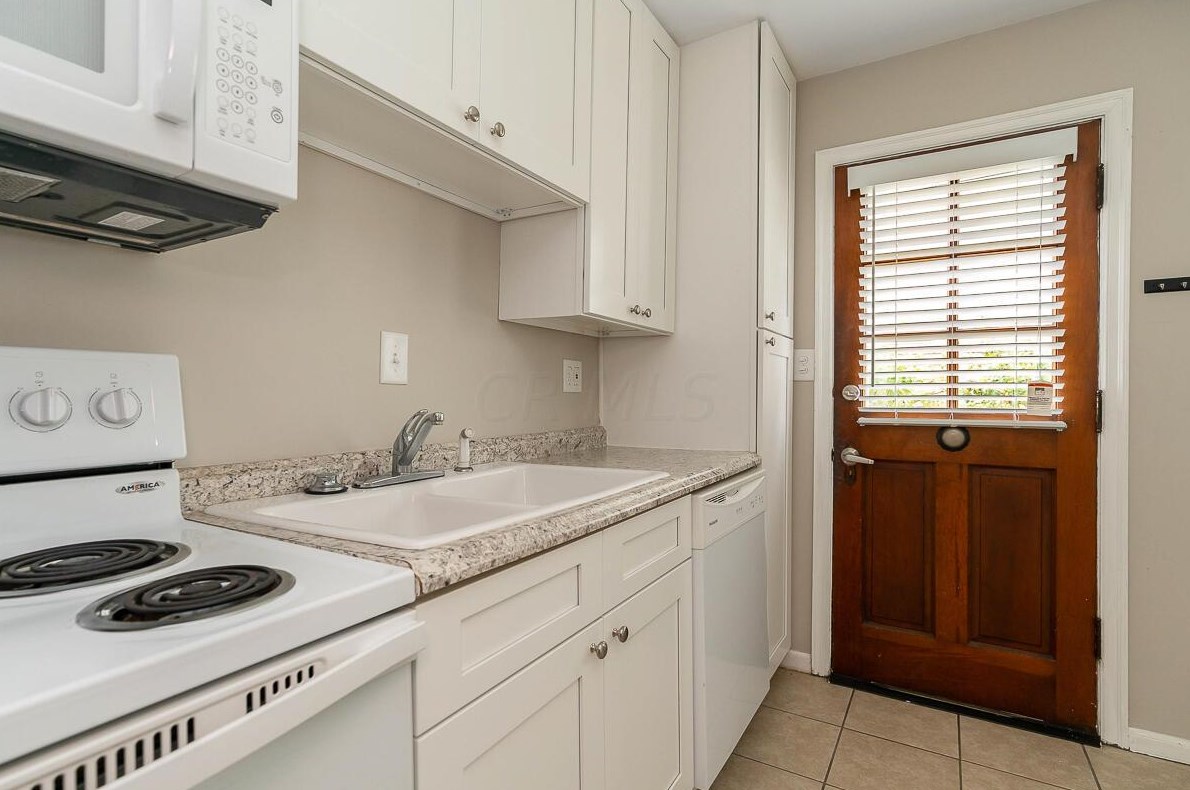 872 Copeland Rd, Columbus OH 43212-3806 exterior