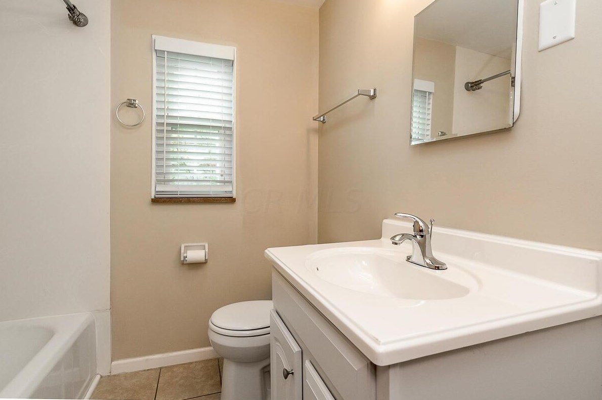 872 Copeland Rd, Columbus OH 43212-3806 exterior