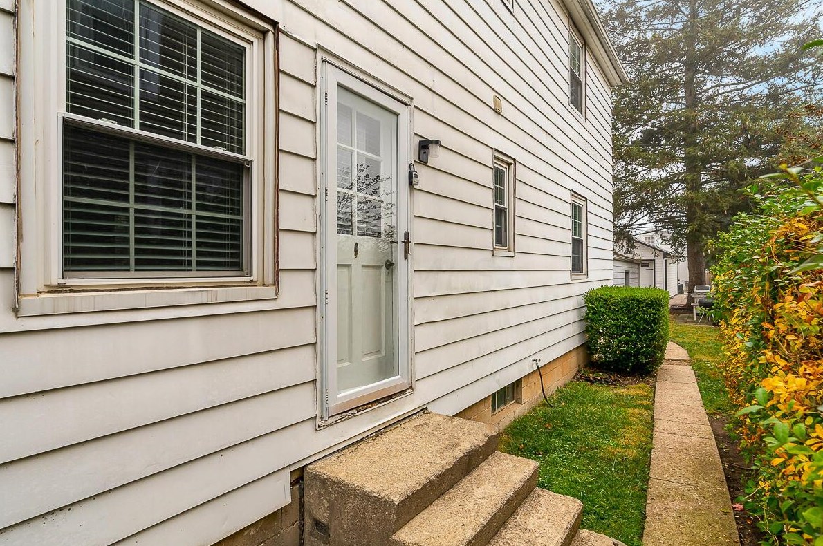 872 Copeland Rd, Columbus OH 43212-3806 exterior